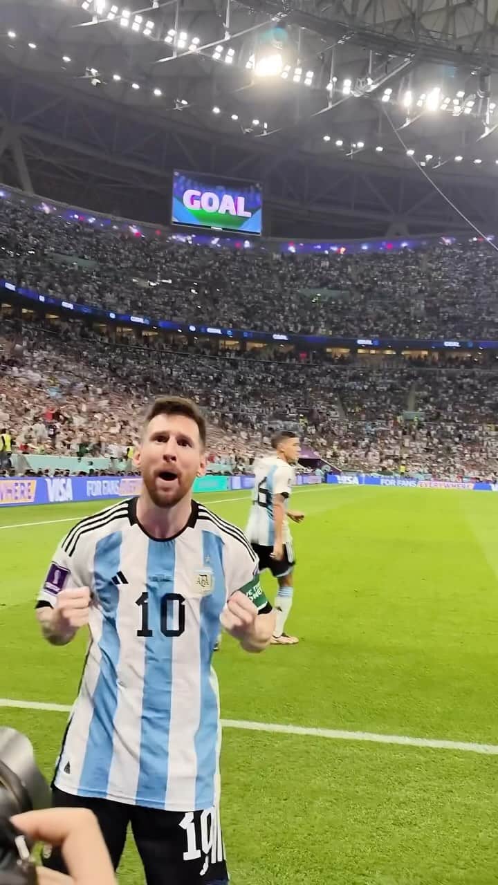 FIFAワールドカップのインスタグラム：「“The Magic Man!” 🇦🇷🪄  #OTD #Qatar2022 #Messi #Argentina」