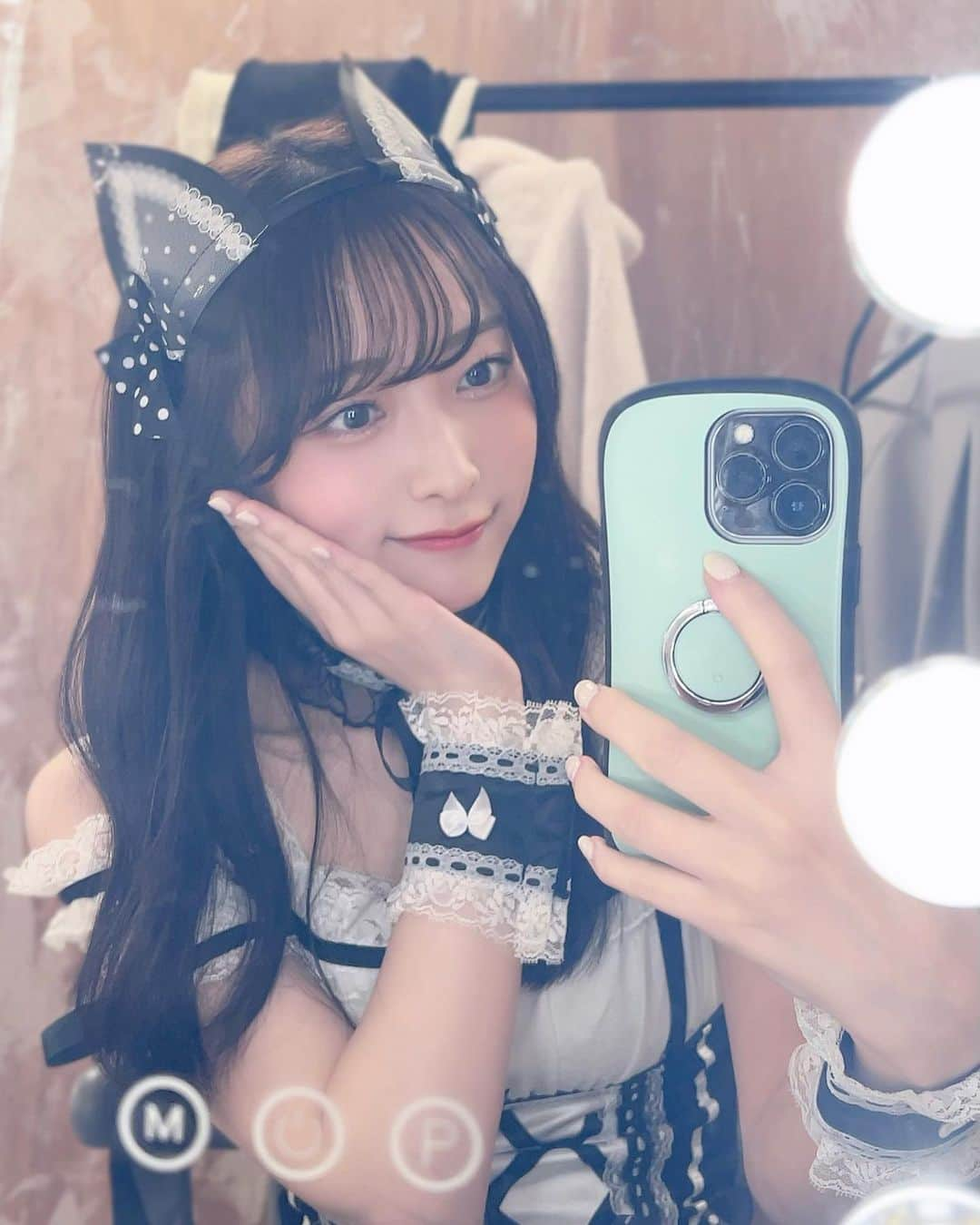 清原梨央のインスタグラム：「チェキ会ありがとう🤍 猫コスとデビルコスでした🐈‍⬛🎀  #コスプレ #猫 #デビル #マリームーン」