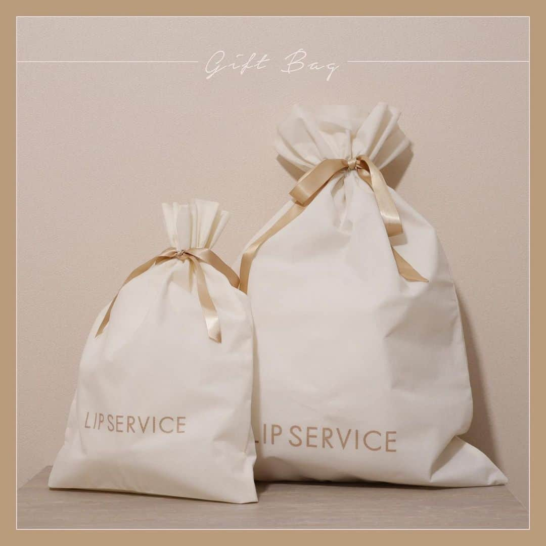 LIP SERVICEさんのインスタグラム写真 - (LIP SERVICEInstagram)「ー Gift Bag ー  \ LIPSERVICEオリジナルのギフトバッグが登場！ /  Mサイズ ▷ ¥165(tax in) トップスやワンピースが1〜2点入るサイズ  Lサイズ ▷ ¥220(tax in) アウターやバッグが入るサイズ  #lipservice #リップサービス #ギフトバッグ #holiday」11月26日 20時05分 - lipservice_official