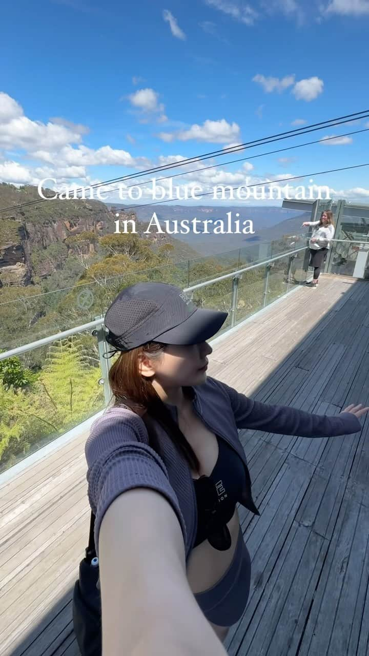 新海まきのインスタグラム：「Beautiful blue mountains ❤️」