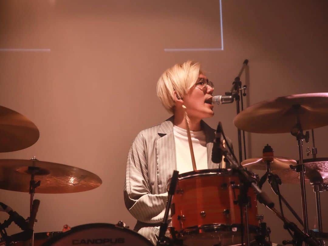 おいしくるメロンパンさんのインスタグラム写真 - (おいしくるメロンパンInstagram)「. 11/26(日)は、yourness presents「screenshot #4」＠渋⾕ WWW Xでした📸  メンバーとも交流のあるユアネスとの初めましてのツーマンで楽しく刺激的なステージになりました✨  見に来てくださった皆さん、ありがとうございました！  次のライブは、12/30(土)「COUNTDOWN JAPAN 23/24」＠幕張メッセ国際展示場！ 今年最後のステージ、よろしくお願いします！  #おいしくるメロンパン #screenshot」11月26日 20時21分 - oisiclemelonpan_official