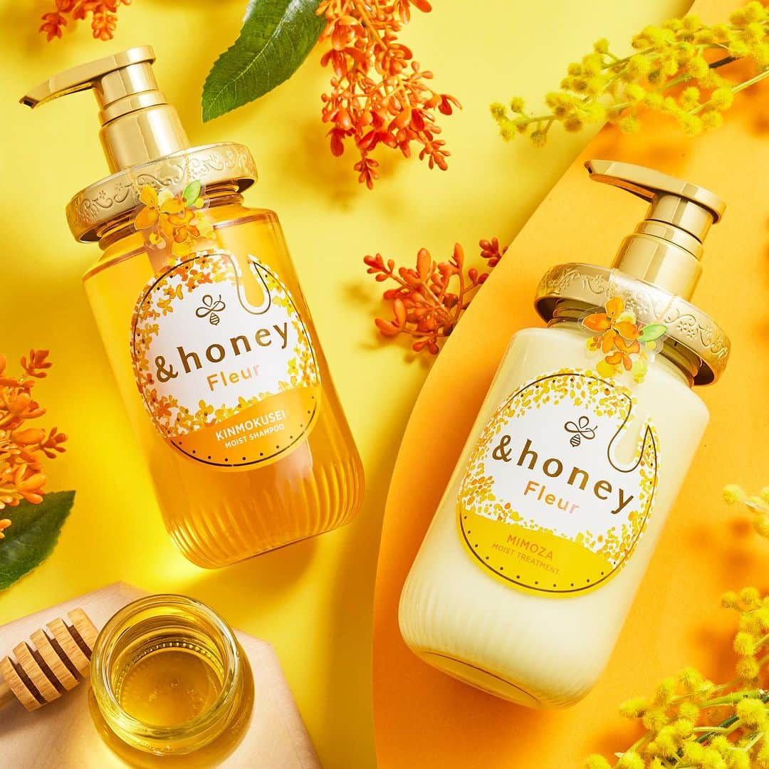 &honeyのインスタグラム：「&honey フルールでうるふわ髪に🧡💛  乾燥が気になる冬でも、 うるおいを保ちながら柔らかい仕上がりへ導きます🐝  金木犀とミモザの香りが 地肌から毛先まで優しく髪を包み込んでくれます💗  #andhoney#アンドハニー#はちみつ美容#うるつや髪 #オーガニックシャンプー #オーガニックヘアケア #シャンプー#トリートメント#はちみつシャンプー #ヘアケアグッズ #ヘアトリートメント #ドラコス #qol #香りのある暮らし#ミモザ#金木犀 #フルールハニー」