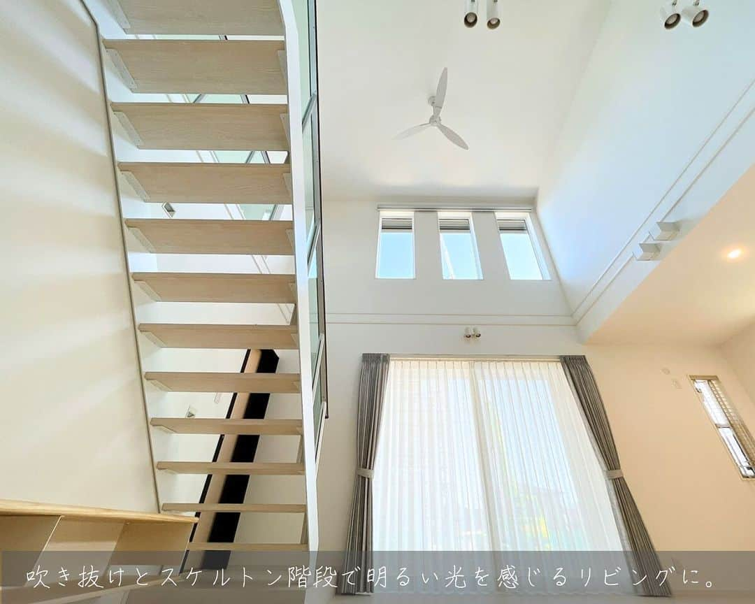 朝日住宅株式会社さんのインスタグラム写真 - (朝日住宅株式会社Instagram)「【写真で巡るROOM TOUR】  暮らしやすさやおうち時間の工夫がつまった家。 ファミリークローゼットは今採用されるご家族が増えています。 生活動線が短縮でき、家全体がスッキリと片付きます。  朝日住宅の家づくりが気になった方は、ストーリーズのハイライト『カタログ請求』よりお気軽にお問合せください。 しつこい営業はいたしません。  ✜✜✜✜✜✜✜✜✜✜✜✜✜✜✜✜✜✜✜✜✜✜✜✜  施工例をもっと見たい方は こちら⇒ @asahijutaku  浜松笠井展示場をご見学希望の方は こちら⇒ @asahijutaku.hamamatsu  ✜✜✜✜✜✜✜✜✜✜✜✜✜✜✜✜✜✜✜✜✜✜✜✜  #吹き抜け #スケルトン階段 #写真で巡るROOMTOUR #ルームツアー #外観 #玄関収納 #ファミリークローゼット #ファミクロ #書斎 #朝日住宅 #デザイン住宅 #高性能住宅 #マイホーム #家づくり #施工例 #新築 #注文住宅 #自由設計 #静岡県西部住宅会社 #静岡県西部注文住宅 #磐田市住宅会社 #磐田市注文住宅 #浜松市モデルハウス #浜松市住宅会社 #浜松市注文住宅」11月26日 20時15分 - asahijutaku