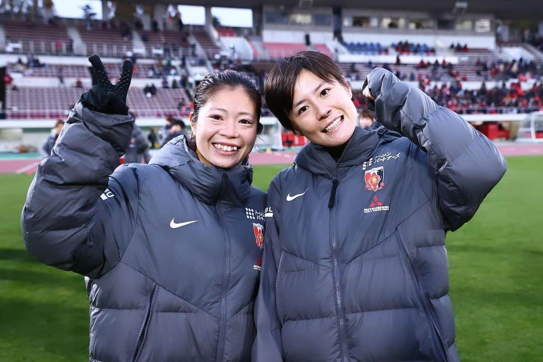 伊藤美紀のインスタグラム：「vs ジェフユナイテッド市原・千葉レディース  2-0 ✨ . クリーンシート☺️みんなナイスすぎ！ バス入りから寒さ吹き飛ぶ熱い試合でした🚌❤️‍🔥 沢山の応援ありがとうございました！ . 個人的には課題は沢山ですが、次まで時間あるのでまずは連戦の疲れをとって次の試合までしっかり課題と向き合います🫡 そして、もっと攻守において貢献出来るように頑張ります！ . @yuippppp_9  @seike_kiko  #1G1A ナイスゴール、ナイスアシスト👏  #三菱重工浦和レッズレディース #伊藤美紀 #5 #weleague #WEリーグ #浦和駒場スタジアム」