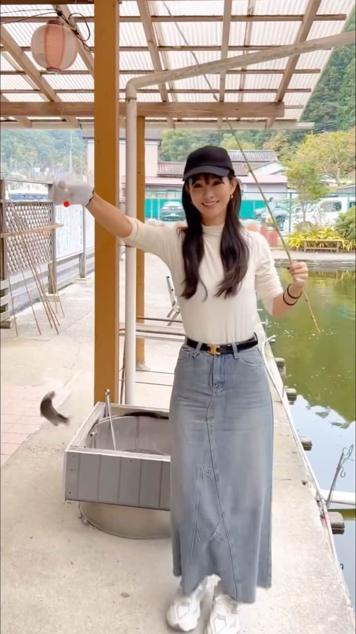 西村いちかのインスタグラム：「初めての釣り🎣魚を触れない奴に釣りする資格は無いよ！って教わって3回目でようやく成功😂釣りガールのお友達に尊敬の念を抱きました😇  #釣りガールデビュー #釣りガール #釣り女子 #釣りスタグラム」