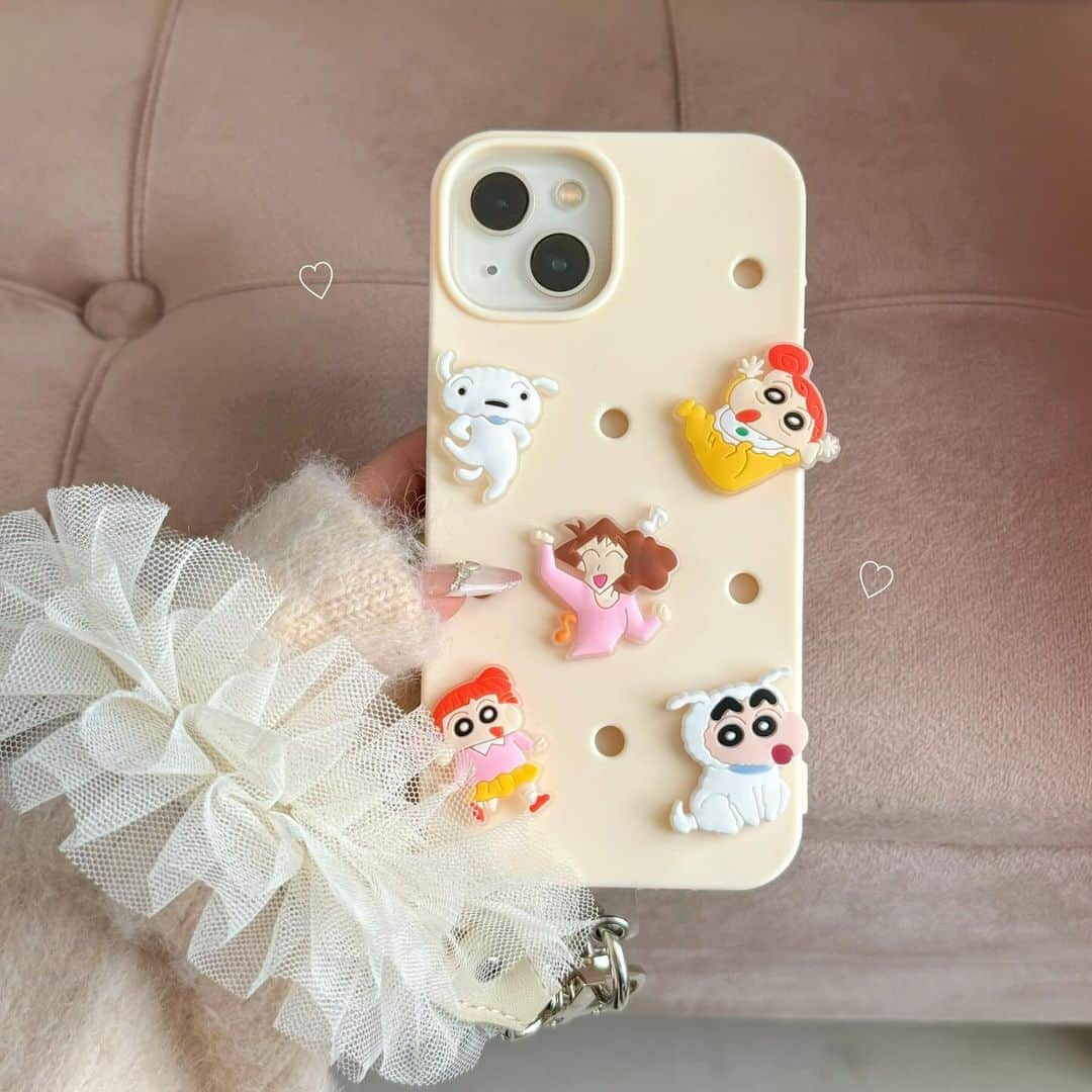 ayaさんのインスタグラム写真 - (ayaInstagram)「🧁🍨🍦🍰  韓国🇰🇷で買ったiPhoneケースと しんちゃんのパーツ🍒  パーツが4+1で6,000w (1つなら1,500〜2,500w) ケースが18,000w だった📱  他にもいろんなパーツたくさんあって かわいかったー！！  江南駅の10、11番口付近にある 地下のお店にあったよ🛵💭  #韓国旅行 #韓国雑貨 #韓国購入品 #韓国ショッピング #韓国女子旅 #韓国情報 #江南 #江南駅 #カンナム #渡韓 #iphoneケース #アイフォンケース #スマホケース #クレヨンしんちゃん #ジビッツ #강남역　#짱구는못말려 #신짱구」11月26日 20時27分 - xxayapink