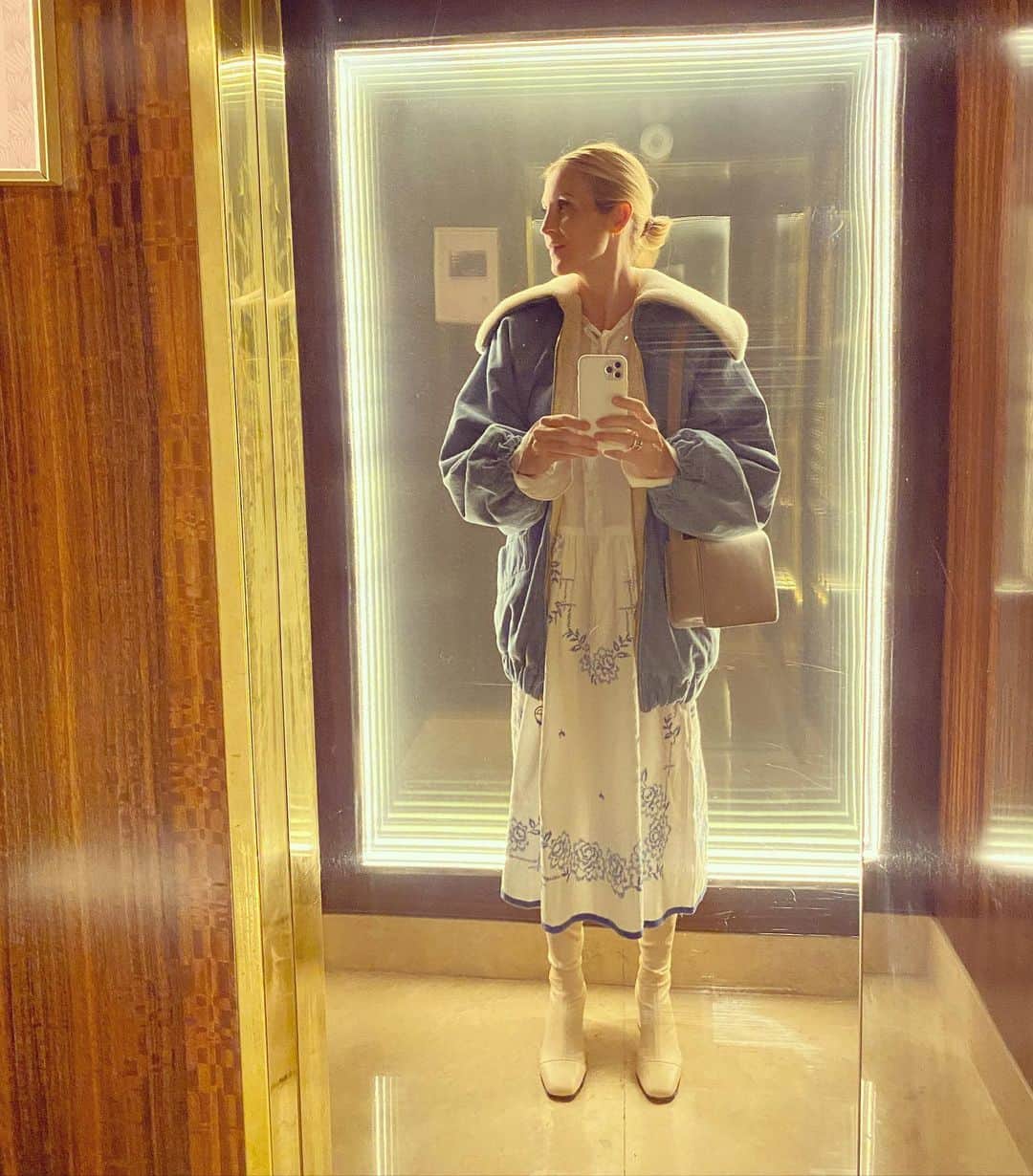 ケリー・ラザフォードのインスタグラム：「@hotelgrandpowers 🤍」