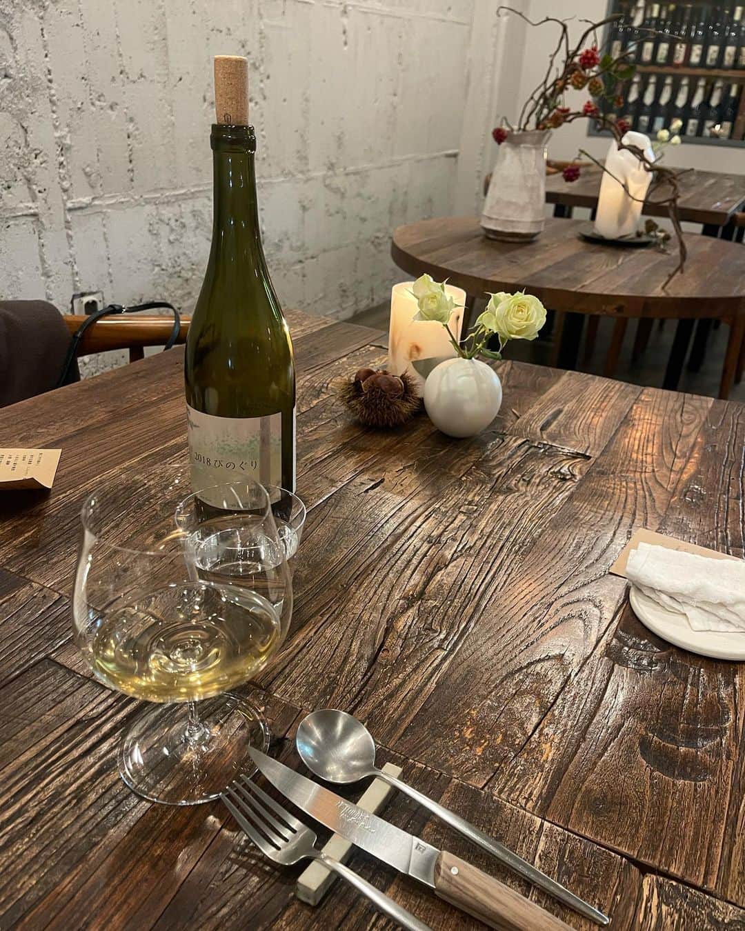 sakincho1028のインスタグラム：「だいすきなお店でお祝い🍷🎂 一緒に楽しく年齢重ねようね🐏🌼🤍」