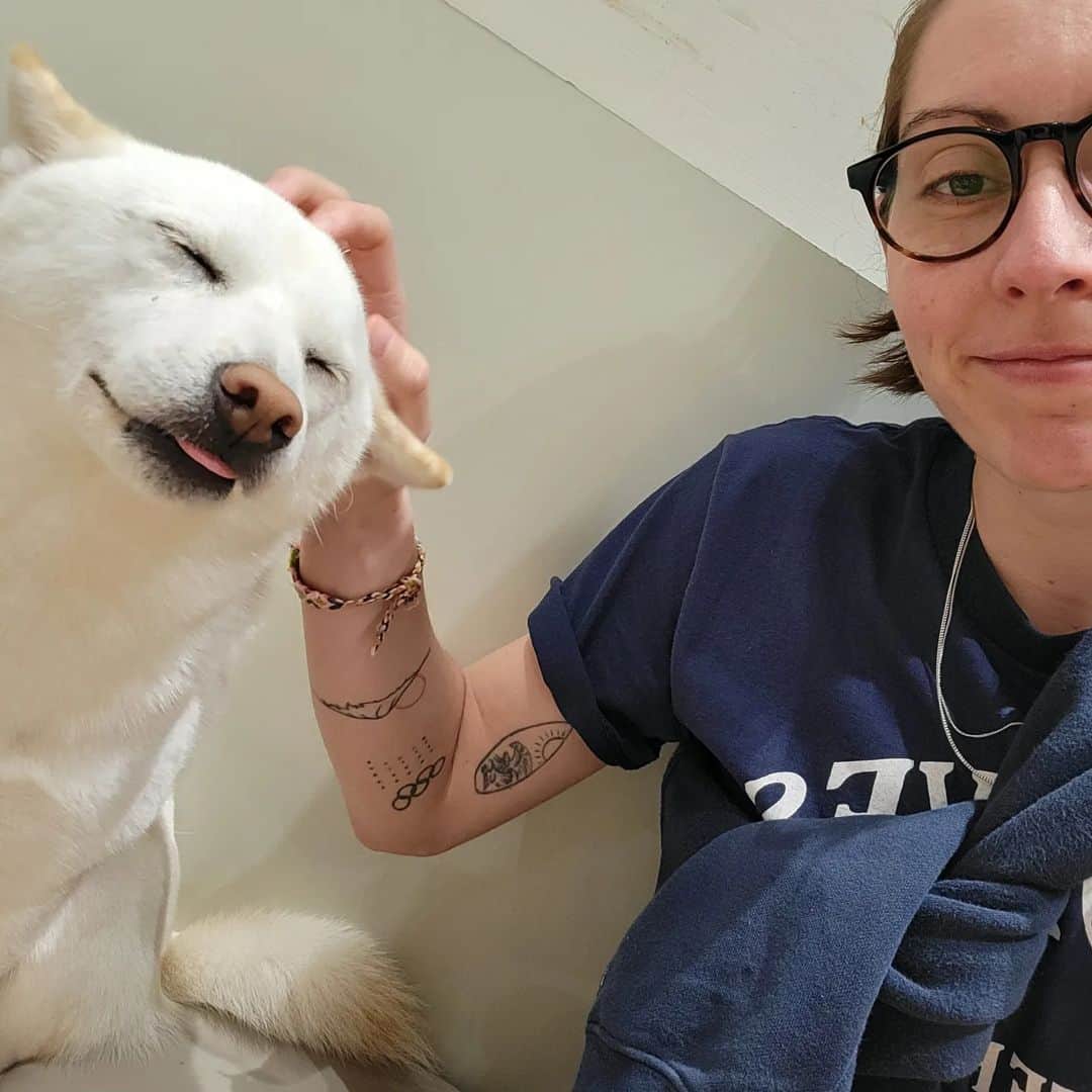 カースティ・ギルモアさんのインスタグラム写真 - (カースティ・ギルモアInstagram)「✨️Shenzen Dump✨️ (coz no Instagram all week 🫠) Bit of good badminton, dog cuddles, coffee, rice, dumplings, and pals. Last Tour tournament of the year done and dusted. This year has been ridiculously busy but also fun, challenging and rewarding. Happy to be home recovering with a few days off court. Then it's back at it for European Women's Team Qualification in Azerbaijan and and a match with my Czech Team 😊 Hope everyone's having a nice weekend 😌🫶🏼」11月26日 20時39分 - kirstygilmourr