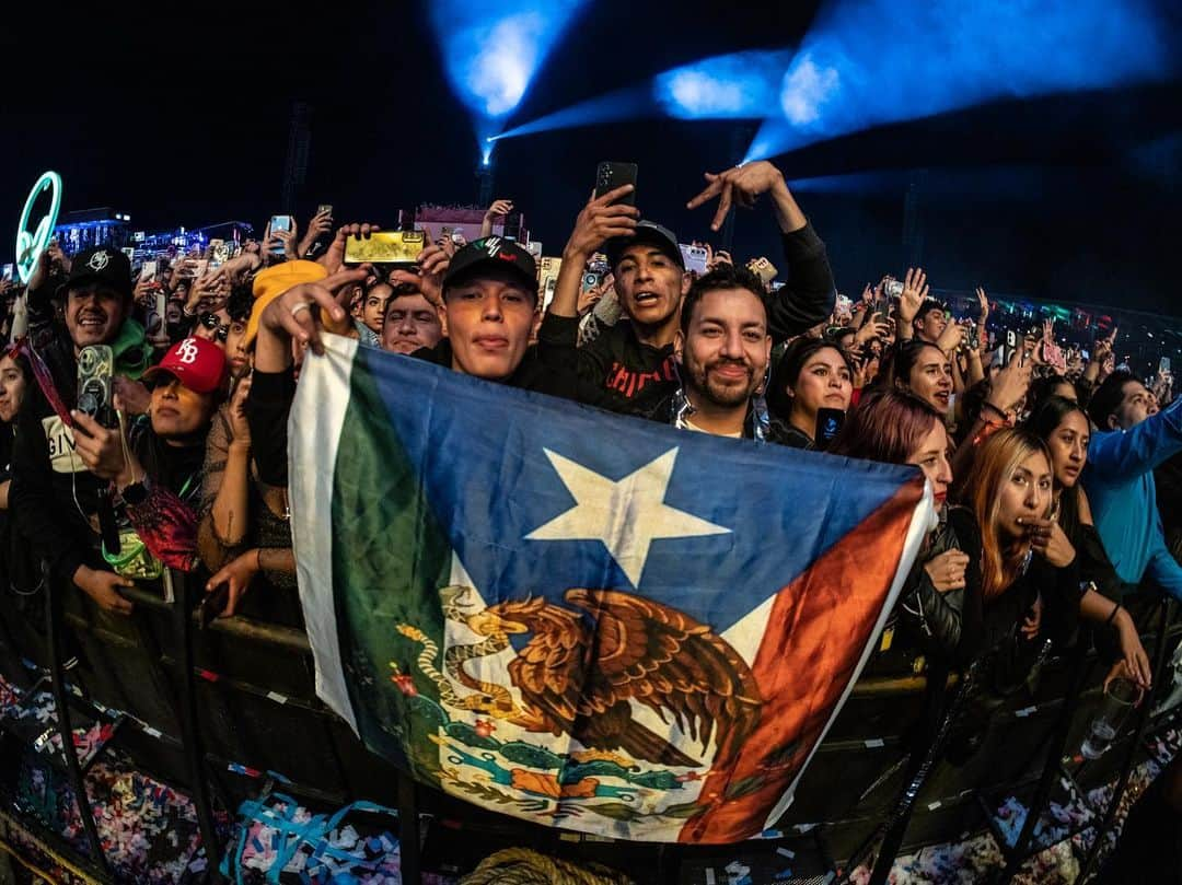 ウィジンさんのインスタグラム写真 - (ウィジンInstagram)「Gracias por bailar y cantar de principio a fin 💃🏻🕺🏻💃🏻♥️💃🏻 #mexicolindoyquerido🇲🇽 gracias gracias gracias @wisinyyandel #cocacolaflowfest  @chrisdenuijl」11月26日 20時39分 - wisin