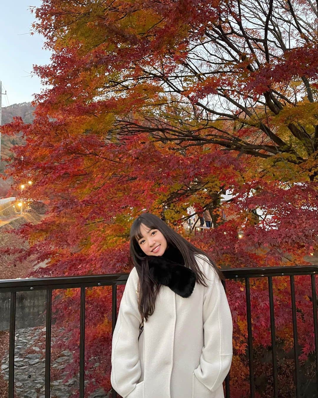 中嶋桃花さんのインスタグラム写真 - (中嶋桃花Instagram)「少し前に初山梨 この距離の富士山も初めて🗻  本当に綺麗で圧倒された 帰ってきたところなのにもう既に山梨行きたくなってます😌  紅葉もとっても綺麗だったからいっぱいお裾分け🍁」11月26日 20時32分 - momoka_nakajima