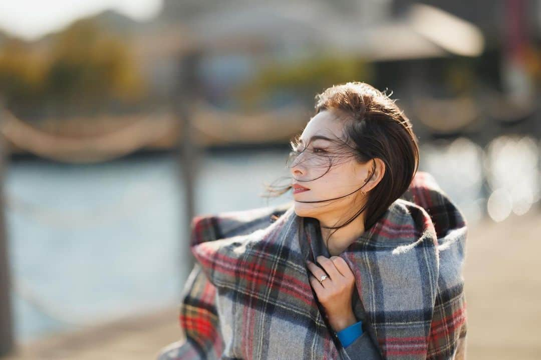 簑島宏美さんのインスタグラム写真 - (簑島宏美Instagram)「* 海沿いは良い風が吹きますね✨🌀 この日は坂本さんとオススメの漫画の情報交換をしました📕 何度も撮影していても、お互い知らない一面がまだまだありますね☺️✨ オススメの漫画やアニメ情報お待ちしております🙏  Photo📷 @t_sakamoto0422 Makeup💄 @tomoko.ogaya.keana  #作品撮り #ポートレート #ポートレートモデル #ポートレートモデル撮影 #モデル #モデル撮影 #大分ヘアメイク #ママコーデ #ママファッション #ママコーディネート #30代ファッション #30代コーデ #アラフォーコーデ #アラフォーママ #アラフォーファッション #ママモデル」11月26日 20時33分 - hiromiminoshima