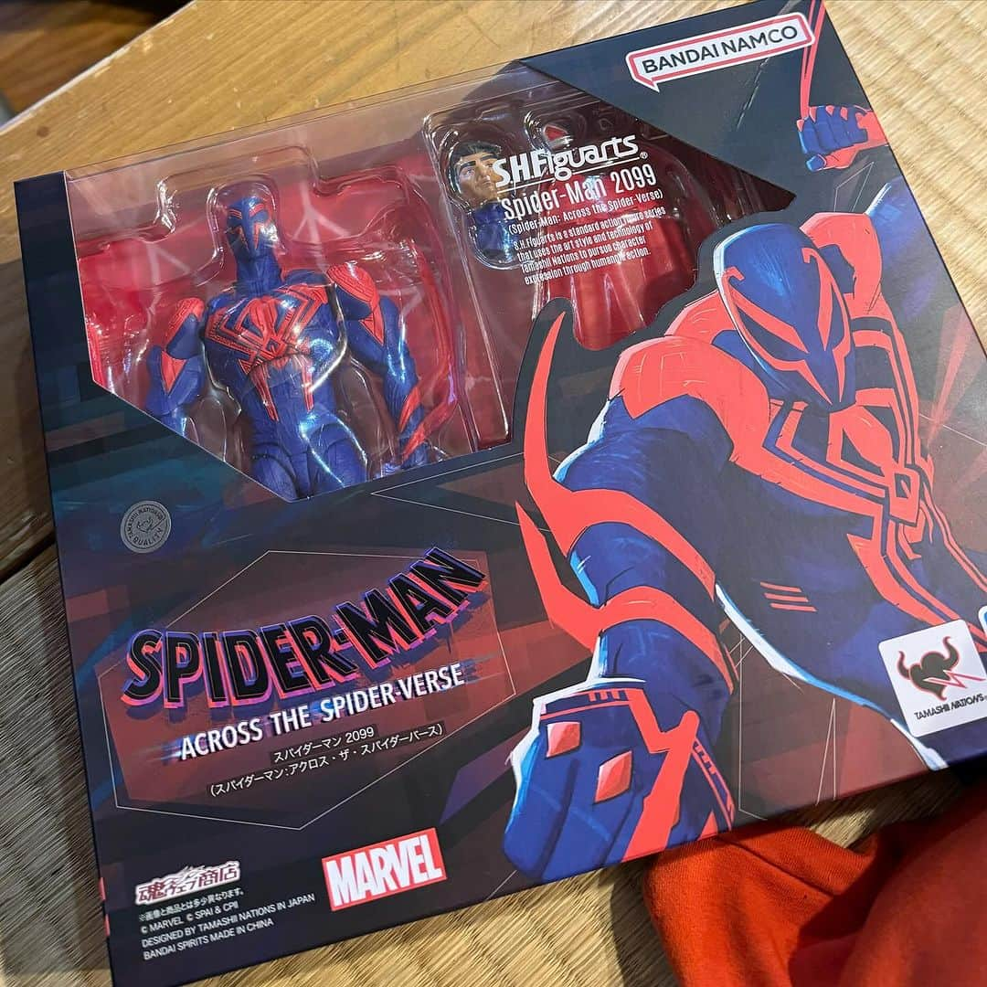 関智一さんのインスタグラム写真 - (関智一Instagram)「スパイダーバース、スパイダーマン2099の フィギュア届いた！ ヒャッホーイ🎵  #スパイダーマン #ミゲル #スパイダーバース」11月26日 20時33分 - sekitomokazu