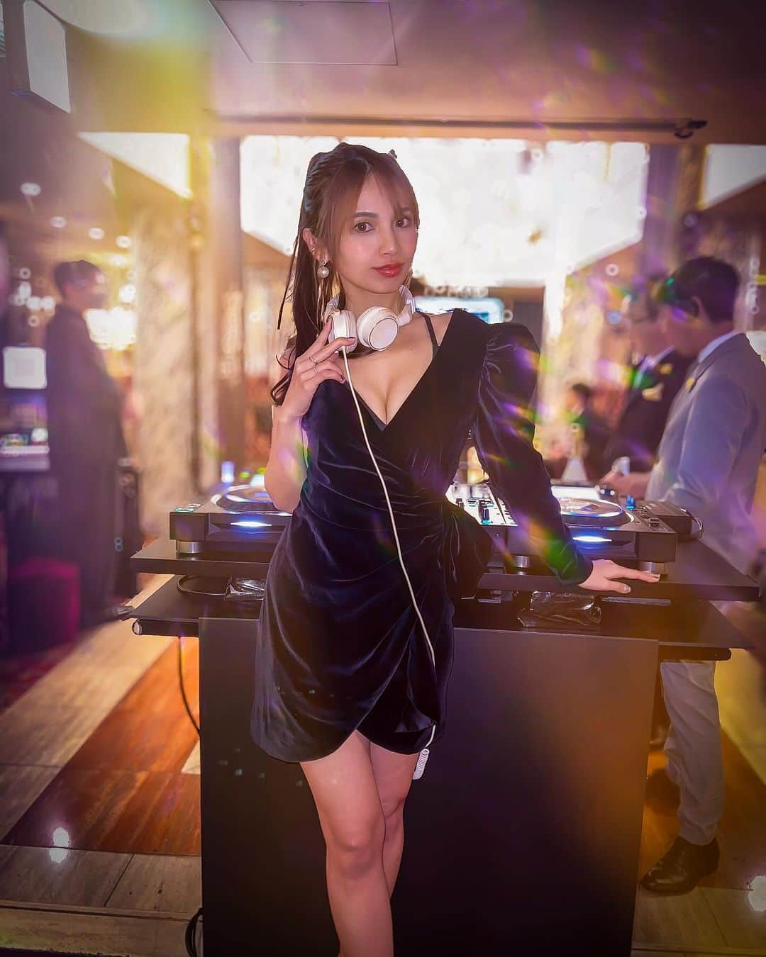 DJ Cellyのインスタグラム：「HOXXOH Champagne Secret PartyでDJでした🥂 とても飲みやすくて美味しいシャンパンと、スペシャルトークショーに俳優の窪塚洋介さん！ とても豪華なイベントで楽しい夜になりました☺️☺️  最近みんなに聞かれる眉メイクは @waxyyy.tokyo ！ハリウッドブロウリフトをしたらより顔がはっきり見えて盛れたので、久々に写真投稿✌🏻　  #hoxxoh #hoxxohchampagne #dj #djing #dj動画 #オックス #ハリウッドブロウリフト#眉癖改善」