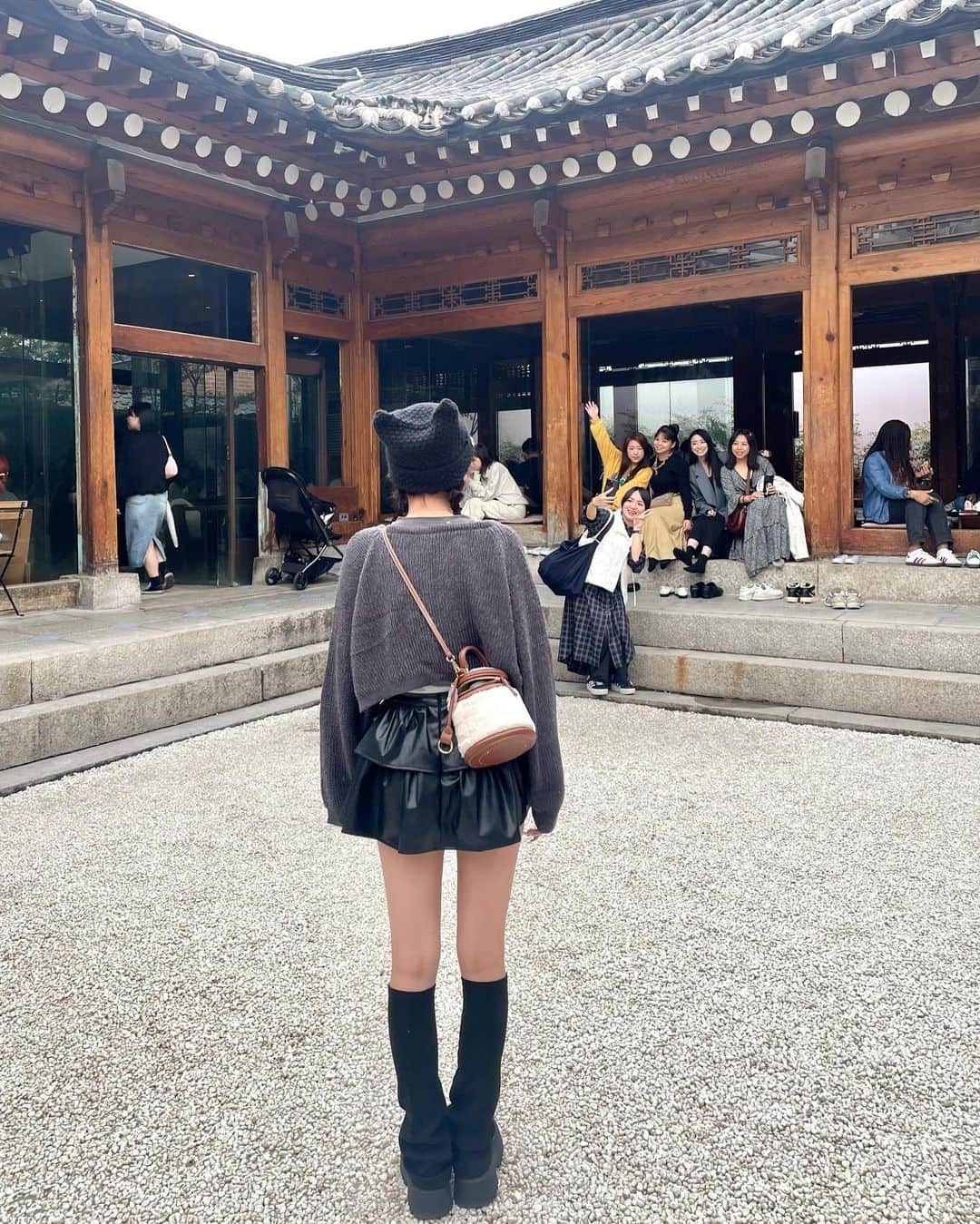 青井春さんのインスタグラム写真 - (青井春Instagram)「/* #韓国#韓国カフェ #한국#한국여행#카페##셀카#셀스타그램#셀피#어니언안국#종로구#종로#상수#상수카페#오오티디#ootd」11月26日 20時35分 - harujjang26