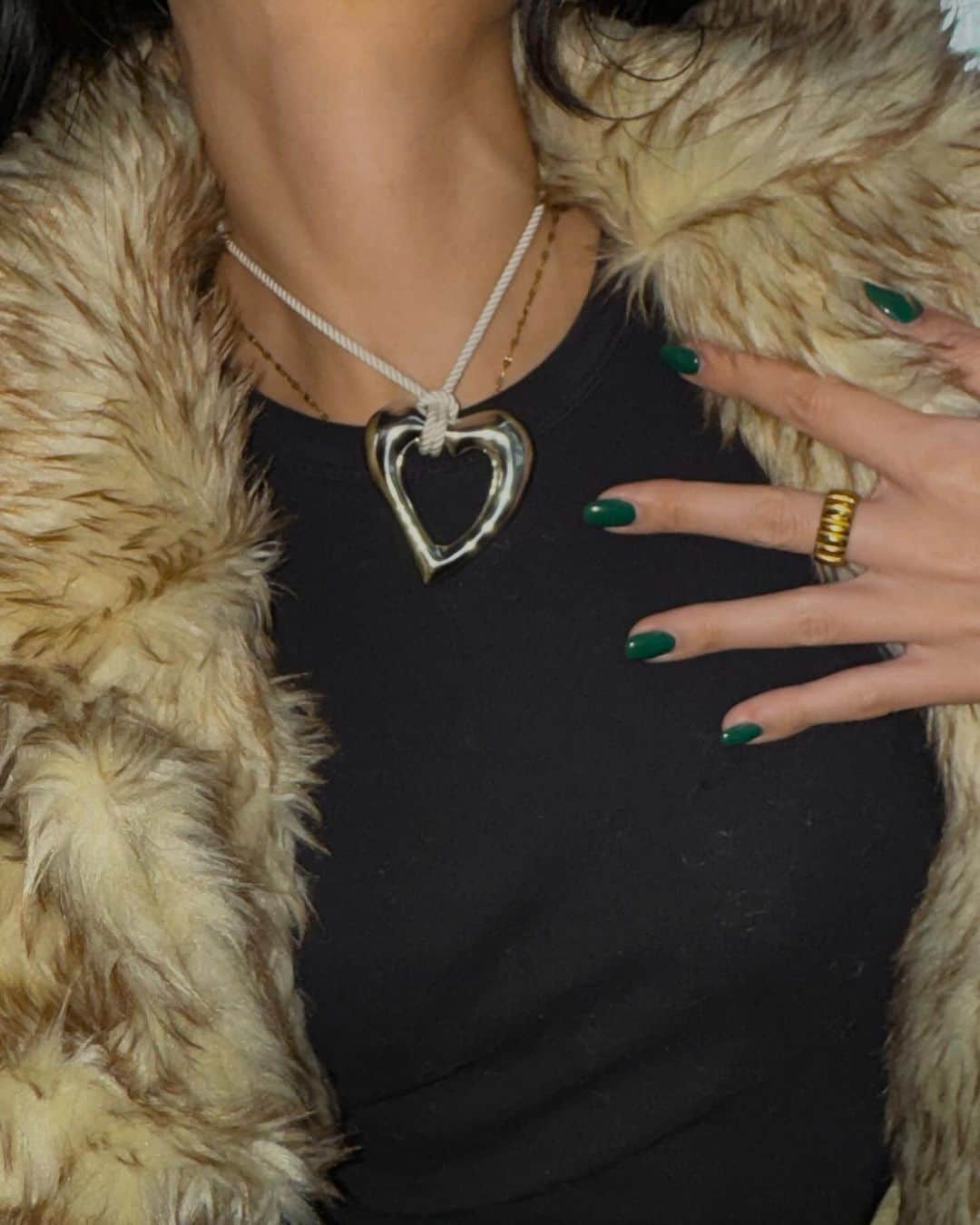 宮川由衣子さんのインスタグラム写真 - (宮川由衣子Instagram)「. 宮川の愛の大きさに比例した 大ぶりハートに一目惚れ🥺#黙れ 劇的にかわいいネックレスゲットだぜ🩺❤️ . #necklace #handmade #accessory」11月26日 20時37分 - yuiko_miyagawa