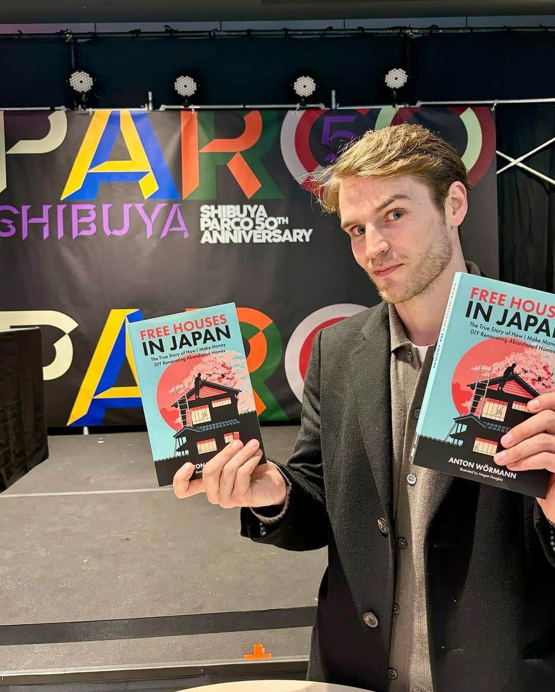 Anton Wormannさんのインスタグラム写真 - (Anton WormannInstagram)「📚 Meet-up & Book-Signing Event in Tokyo! 🌞  Join me on December 10th in Shibuya for my Book Signing event for ”FREE HOUSES IN JAPAN”  📍 Location: PARCO, COMMUNE 10F, Shibuya, Tokyo ⏰ Time: 15-16pm 👥 Bring good energy & your copy of Free Houses in Japan.  See you the 10th! Will be fun! ☀️ #FreeHousesinJapan #Antoninjapan #Akiya #Tokyo #Japan」11月26日 20時40分 - antonwormann