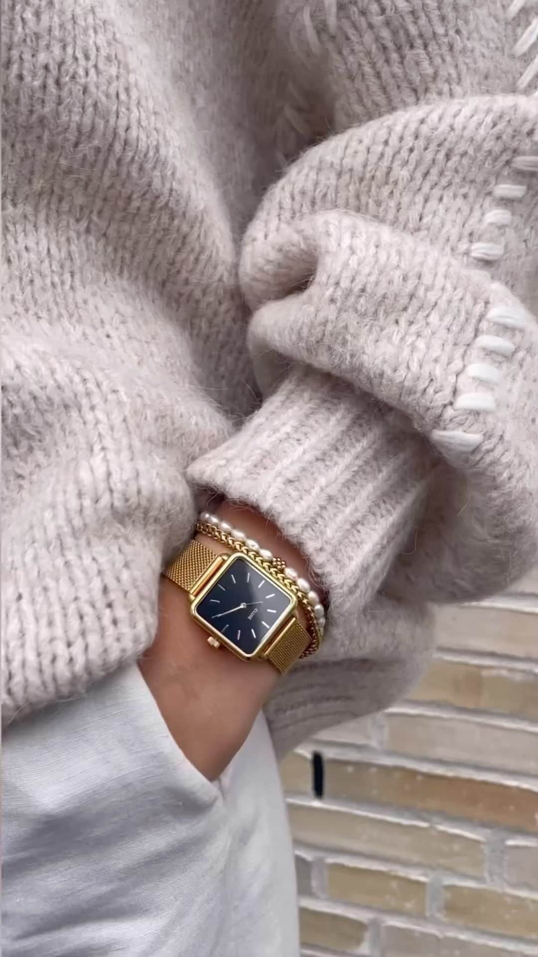 CLUSEのインスタグラム：「Last call to shop our Black Friday SALE! Our sale will end tomorrow at 23:59PM CET ✨👀🖤 #CLUSE #CLUSEclub」