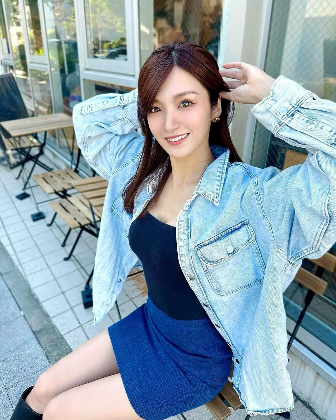 白瀬由莉さんのインスタグラム写真 - (白瀬由莉Instagram)「お久しぶりになっちゃった🫶🏻  すっかり寒くなってきて☃️ お家ではふうとくっついてます🐶  髪の毛赤系にはまってた秋🍂 最近めっちゃおなかすくの私だけ？🤣  明日も素敵な1日を☺️🌈  🌷🧚🏻‍♀️🌻」11月26日 20時42分 - yuri_shirase