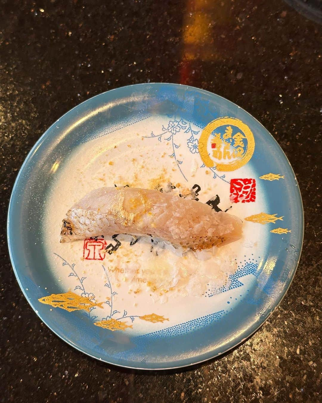 西村彩香さんのインスタグラム写真 - (西村彩香Instagram)「.  金沢食い倒れツアー楽しかったー☺️  1. 薄手のショートコートで十分暖かった1日目 2. logic 全部軽めでカロリー0 3. まいもん寿司 4. 東出珈琲まさかの休み 5. ブリ釜が美味しすぎて取り合い 6. 東出珈琲の🍮リベンジ成功 7. 麺屋大河のイカ墨ラーメン美味しすぎ 8. 腹パンからの第7ギョーザ 9. 1人だけ下手すぎた九谷焼絵付け体験 10. 西村浦骨」11月26日 20時42分 - leimoni_n