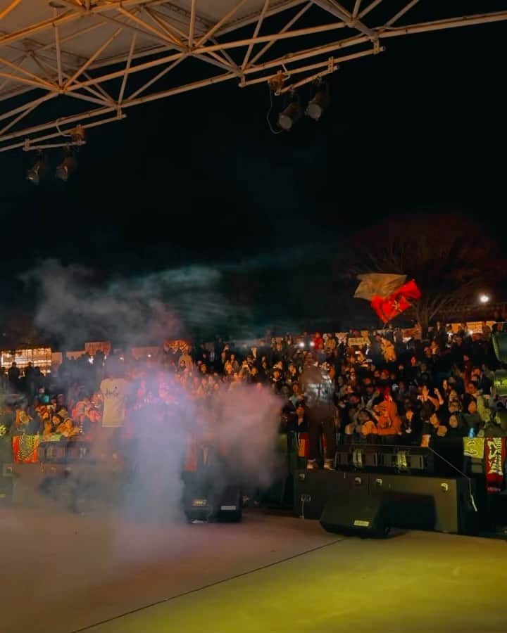 TAK-Zのインスタグラム：「秋空音楽祭今年も最高だったぁぁぁ 集まってくれたみんなありがと そしてグッサマはいつどこで歌ってもとーってもたのしい @voicemagicianjp @akizoraongakusai  #秋空音楽祭 #野外フェス #グッサマ #reggae」