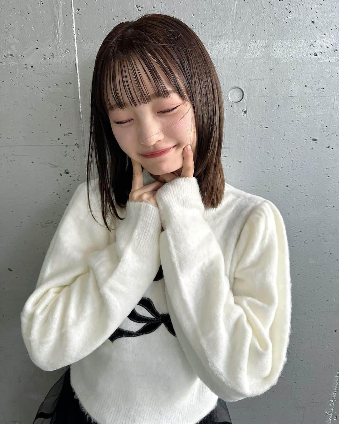 新澤菜央さんのインスタグラム写真 - (新澤菜央Instagram)「いつもよりメイク薄くした❤︎  白みピンクメイクあざとくてかわいい(つωʚ̴̶̷̆⸝⸝ )  ⠀ #彼女の私服がかわいい #低身長コーデ #sサイズコーデ #156cm #骨格ウェーブ #ピンクメイク #ブルベメイク #冬コーデ #ニットコーデ #フレンチガーリー #ガーリーコーデ #niceclaup #ナイスクラップ #maisonspecial #epine #ootd」11月26日 20時51分 - _shinshin_48