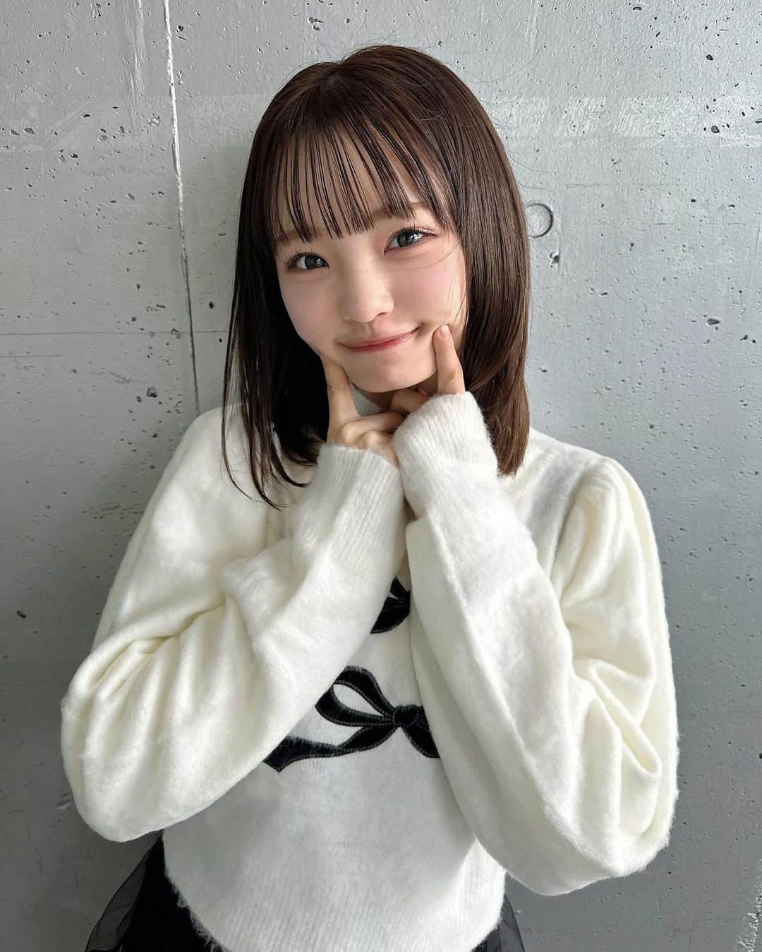 新澤菜央さんのインスタグラム写真 - (新澤菜央Instagram)「いつもよりメイク薄くした❤︎  白みピンクメイクあざとくてかわいい(つωʚ̴̶̷̆⸝⸝ )  ⠀ #彼女の私服がかわいい #低身長コーデ #sサイズコーデ #156cm #骨格ウェーブ #ピンクメイク #ブルベメイク #冬コーデ #ニットコーデ #フレンチガーリー #ガーリーコーデ #niceclaup #ナイスクラップ #maisonspecial #epine #ootd」11月26日 20時51分 - _shinshin_48