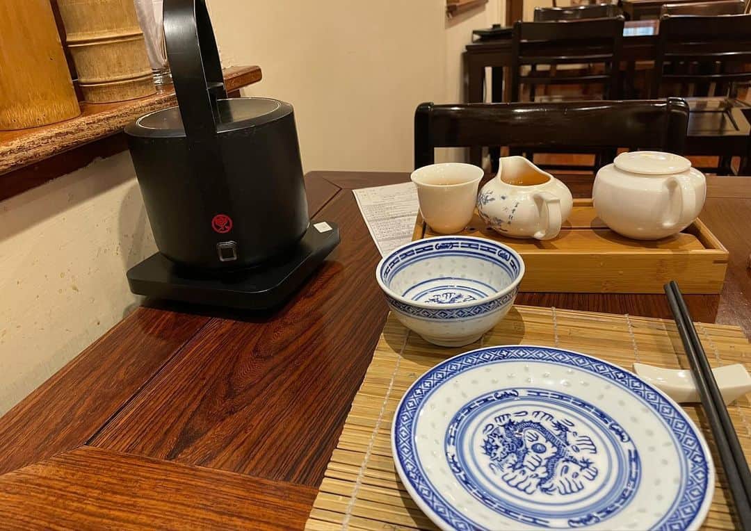 アグネス・チャンさんのインスタグラム写真 - (アグネス・チャンInstagram)「公園内のお茶専門店でプーアル茶を飲んで、潮州餃子を頂きました。　51周年のささやかなお祝いでした。」11月26日 20時57分 - agneschan1