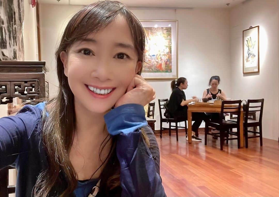 アグネス・チャンさんのインスタグラム写真 - (アグネス・チャンInstagram)「公園内のお茶専門店でプーアル茶を飲んで、潮州餃子を頂きました。　51周年のささやかなお祝いでした。」11月26日 20時57分 - agneschan1