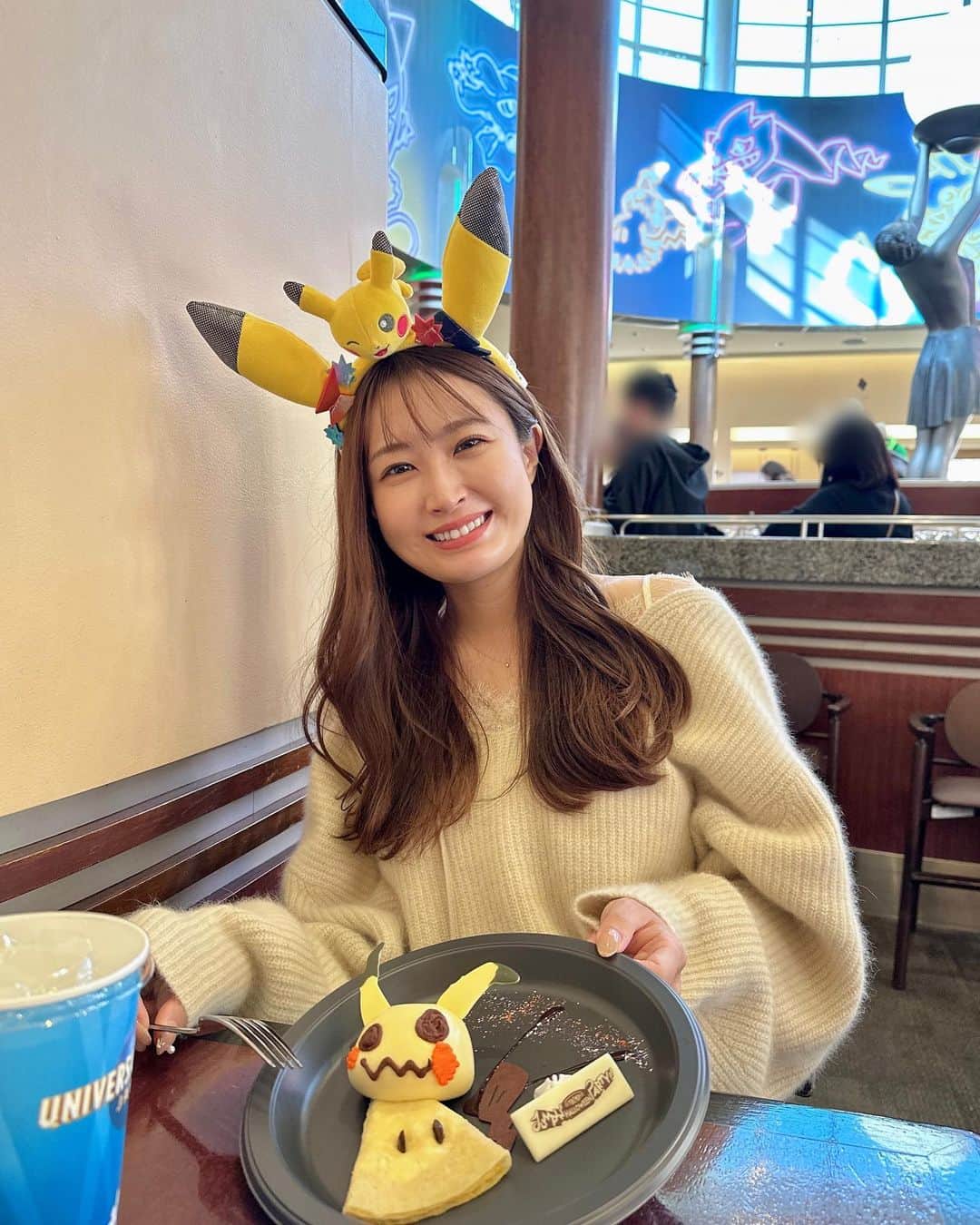 村上文香さんのインスタグラム写真 - (村上文香Instagram)「. ミミッキュのフード食べたくて またすぐに行ってきた👻  楽しくてヘラヘラしちゃう👻  #usj #pokemon」11月26日 20時58分 - ayakamurakami_official