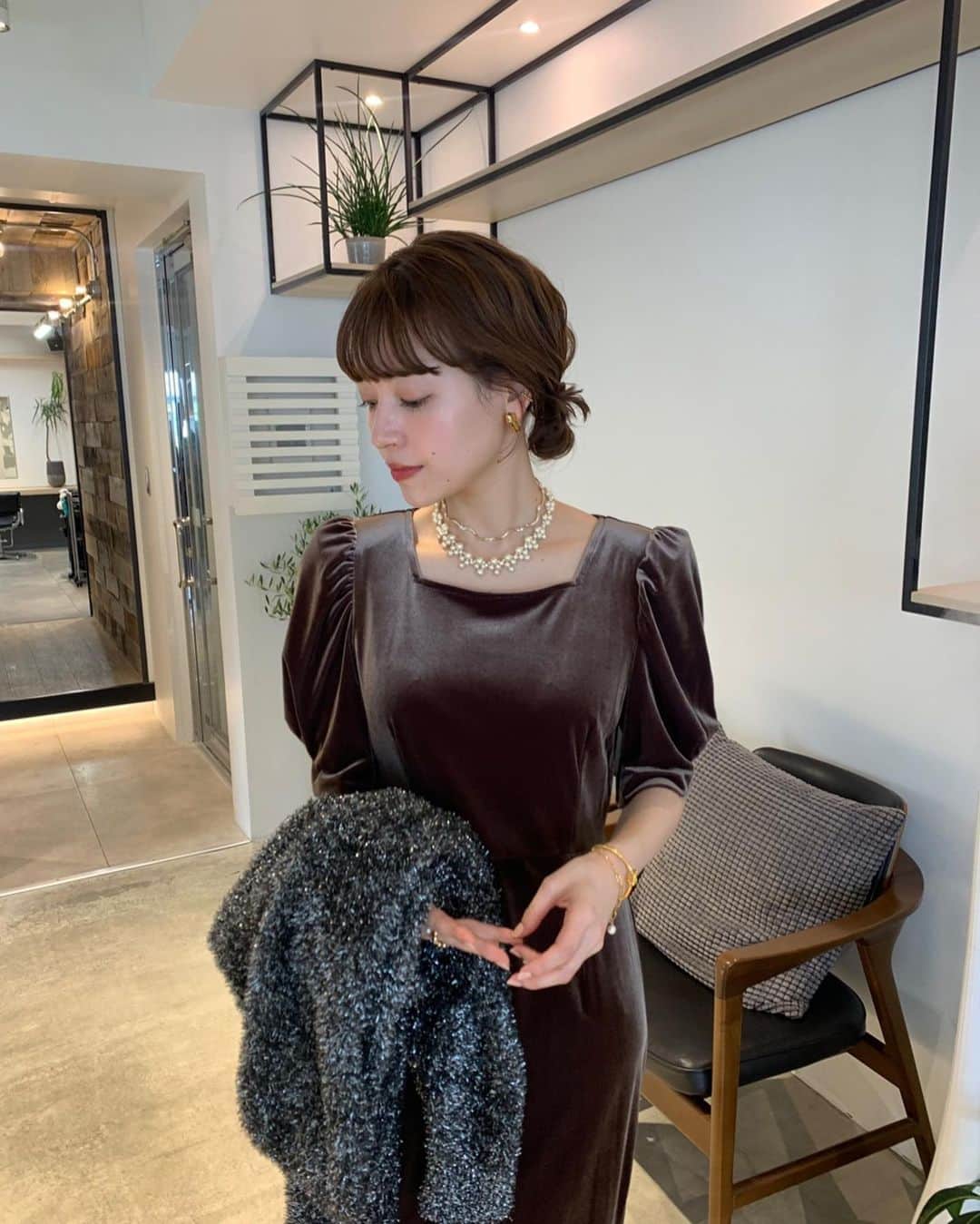 前坂美結さんのインスタグラム写真 - (前坂美結Instagram)「大好きな幼馴染の結婚式💗　  . 結婚式お呼ばれヘアアレンジはみらのにお願いした♡  @milanomaesaka   やりすぎず、カジュアルすぎず、ゆるく、 でも大人なイメージで。 私らしいアレンジをしてくれた〜☺️   崩れないように新幹線乗り込んだけど、 心配しなくても全っ然崩れなかった😮✌︎  (寝たりしたけど)  . . なんて幸せな日だ〜💗　 泣いて笑って、あったかくてキラキラな一日になりました♡✨　  . #結婚式お呼ばれ  #ヘアアレンジ  #お呼ばれヘア  #💗  #幸せな気持ち」11月26日 21時00分 - miyumaesaka