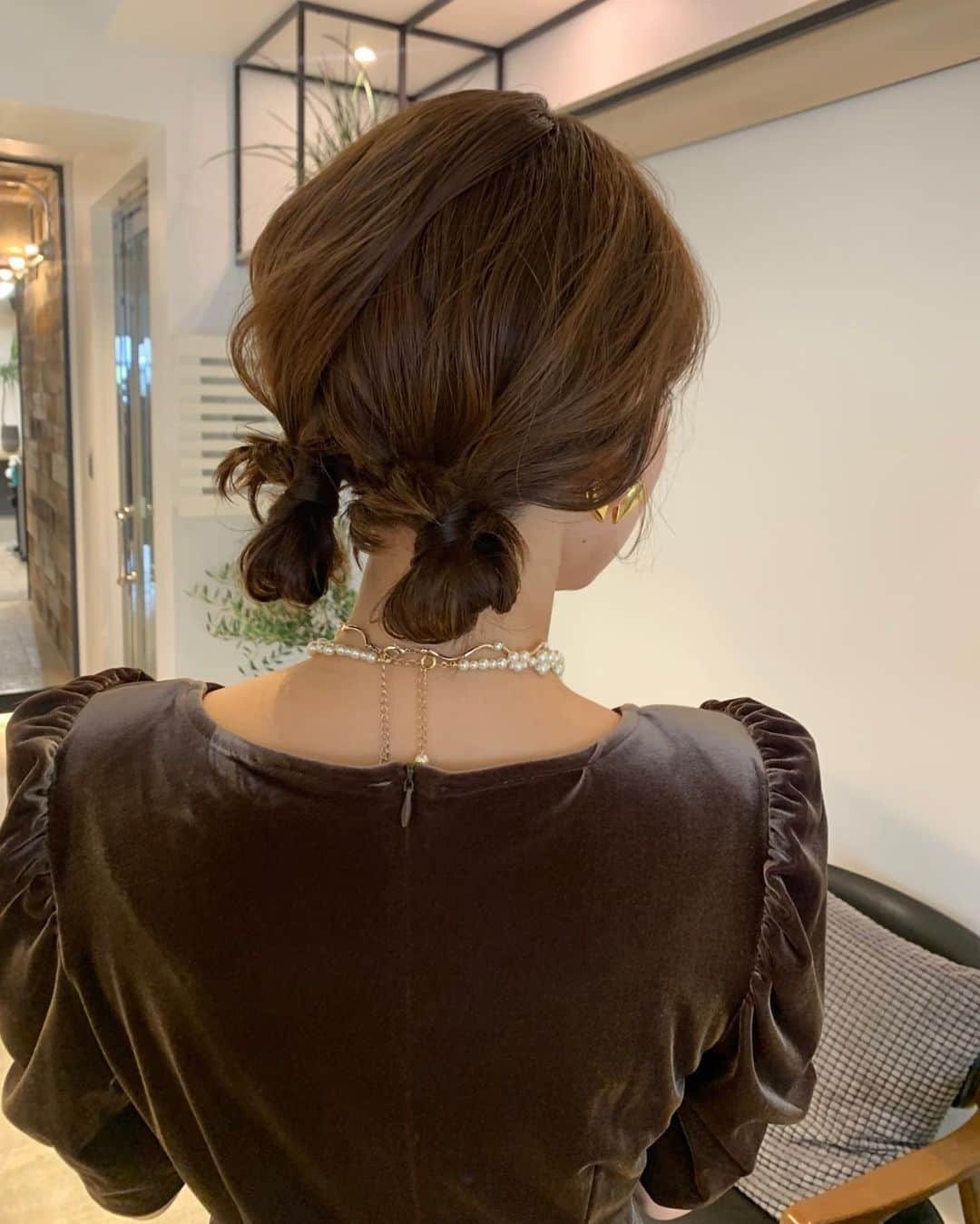 前坂美結さんのインスタグラム写真 - (前坂美結Instagram)「大好きな幼馴染の結婚式💗　  . 結婚式お呼ばれヘアアレンジはみらのにお願いした♡  @milanomaesaka   やりすぎず、カジュアルすぎず、ゆるく、 でも大人なイメージで。 私らしいアレンジをしてくれた〜☺️   崩れないように新幹線乗り込んだけど、 心配しなくても全っ然崩れなかった😮✌︎  (寝たりしたけど)  . . なんて幸せな日だ〜💗　 泣いて笑って、あったかくてキラキラな一日になりました♡✨　  . #結婚式お呼ばれ  #ヘアアレンジ  #お呼ばれヘア  #💗  #幸せな気持ち」11月26日 21時00分 - miyumaesaka