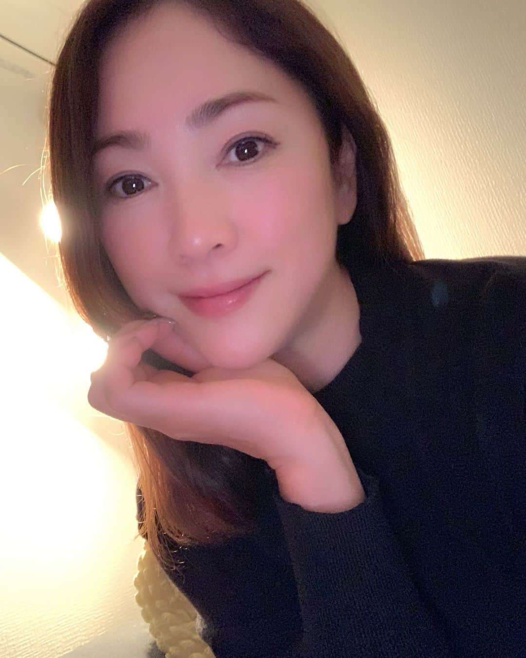 田中悦子のインスタグラム：「先程ライブ終わりました❣️ 参加してくれた会員様ありがとう❣️ 気持ちよーく毒吐いたぜ〜💕  さ、明日は⛳️ 楽しもう❣️  ほろ酔いで気持ちいいたなえつさん☺️ 赤いね笑  #うるうる #🥺」