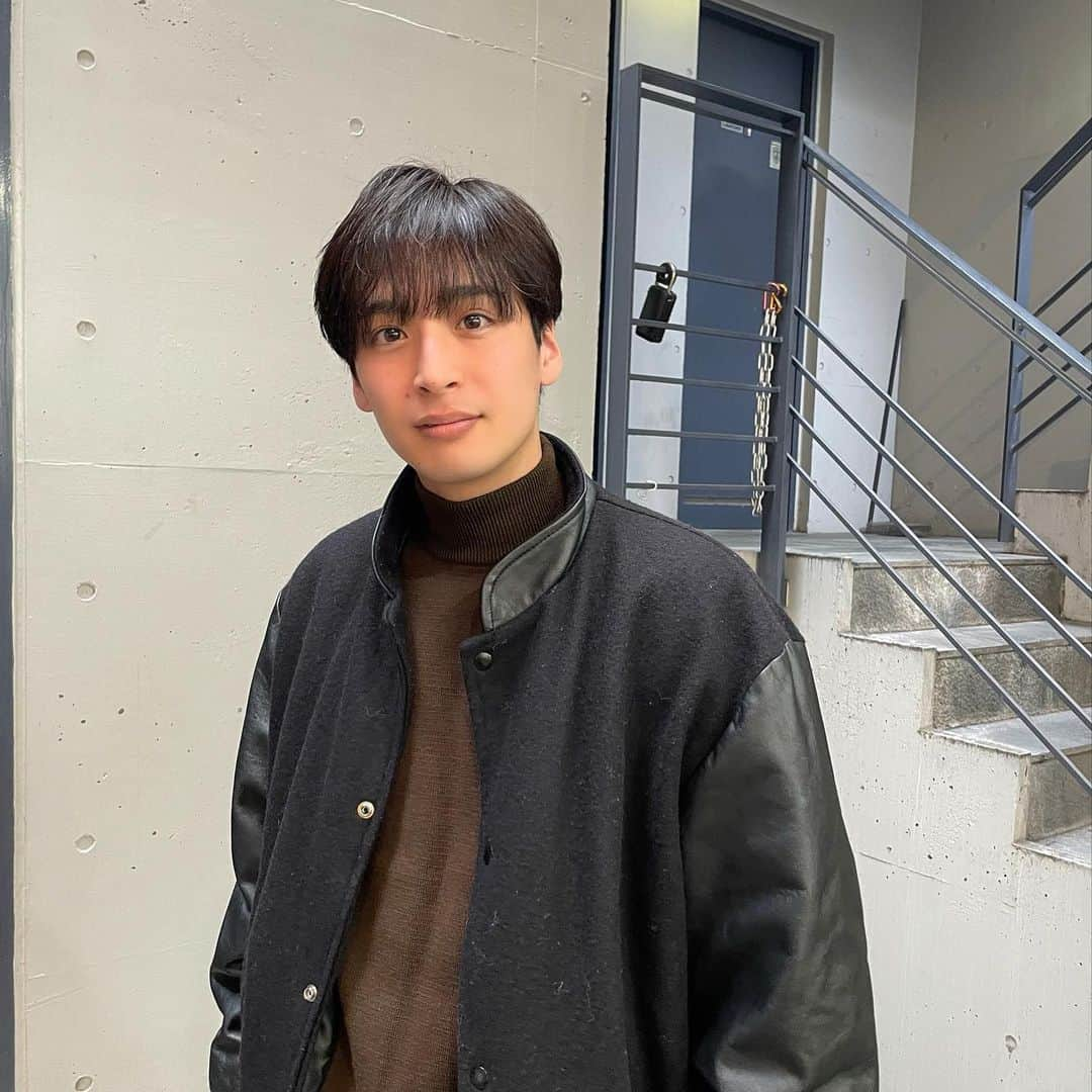 山下航平のインスタグラム：「少しずつ街の風も冷たくなってきたので、 風邪ひかないように気をつけてね✌️☃️」