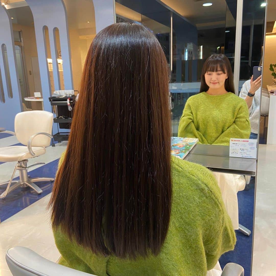 のインスタグラム：「. 髪を切りました〜💇🏻‍♀️  お気に入りポイントのちょび毛ちゃん😏🫶」