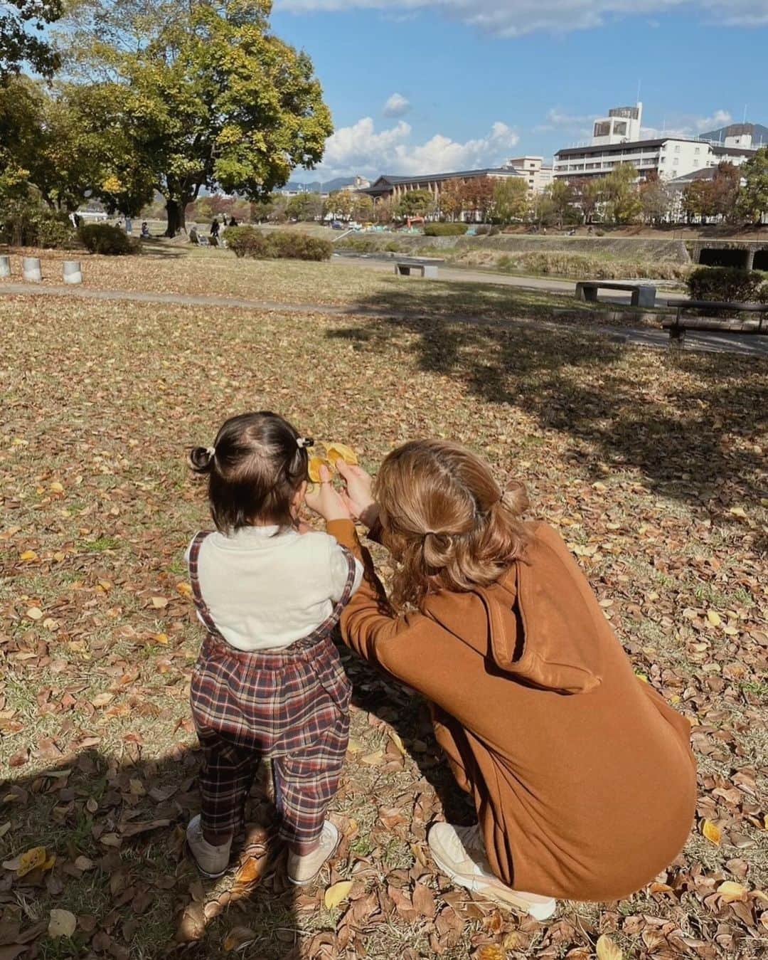 AYAのインスタグラム：「_ みちこと一葉とピクニック 楽しくてほっこりした日  また別で写真あげよぉ〜🍞🍞  おそろいヘアー🐻🐻  #詩珠diary」