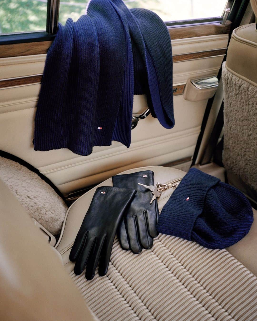 Tommy Hilfigerのインスタグラム：「Find the perfect gift for that special person. #GiftGuide」