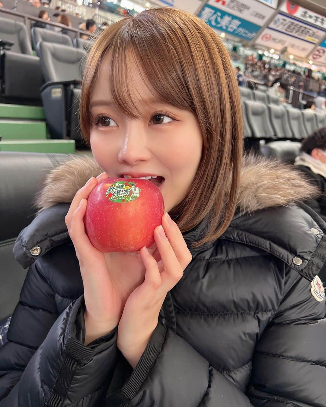 吉田恵美さんのインスタグラム写真 - (吉田恵美Instagram)「はじめての #ファン感謝祭 いってきました🍎 めちゃくちゃ寒かったけどたのしかった〜！  #埼玉西武ライオンズ #seibulions  #ベルーナドーム」11月26日 21時11分 - _yoshida_megumi