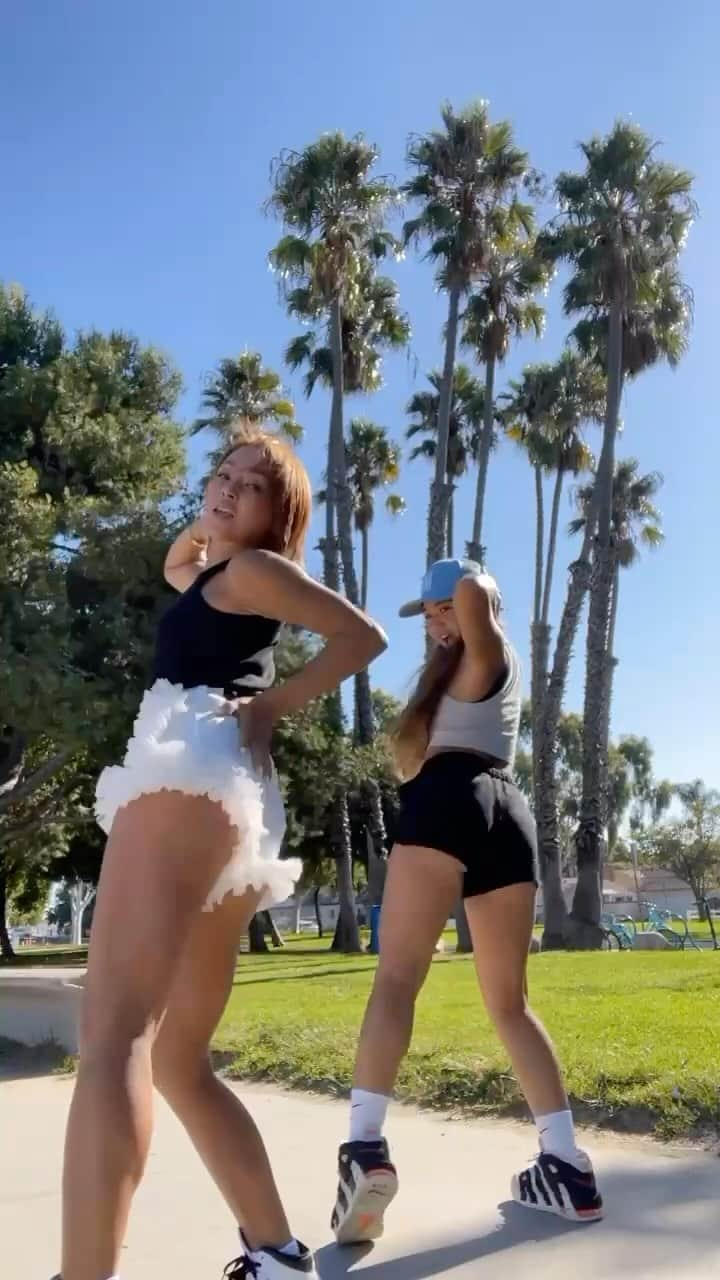 Nazukiのインスタグラム：「🌴Dance in LA🌴  LAロングビーチの公園で撮影📷 w/ @720ishii   天気良くてロケーションも最高🩷🌟  楽しかったなー🤗  #losangeles #la #dance #tiktokdance #instadance  #dancechallenge #longbeach #nazuki #dancer #ladance #ダンス動画　#ダンスチャレンジ　#dancevideo」