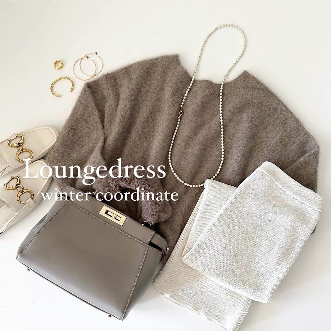 saaaay_kのインスタグラム：「2023.11.26 coordinate…♡ ここ最近よく買ってるブランド✨ @loungedress  骨格ストレート向けのアイテムが多いの♩  ふわふわニット買いました💕 前後のどちらでも着られる 2wayトップスも最近のトレンドよね！  最近は盛り袖や盛りトップスな ウェーブさん向けのブランドが多くて🥹  やっぱり見た目かわいい！ってなるけど 骨ストにとっては事故アイテムばかり🙅‍♀️  たまには可愛いアイテムも 着たい気持ちはあるんだけどなぁ。。」