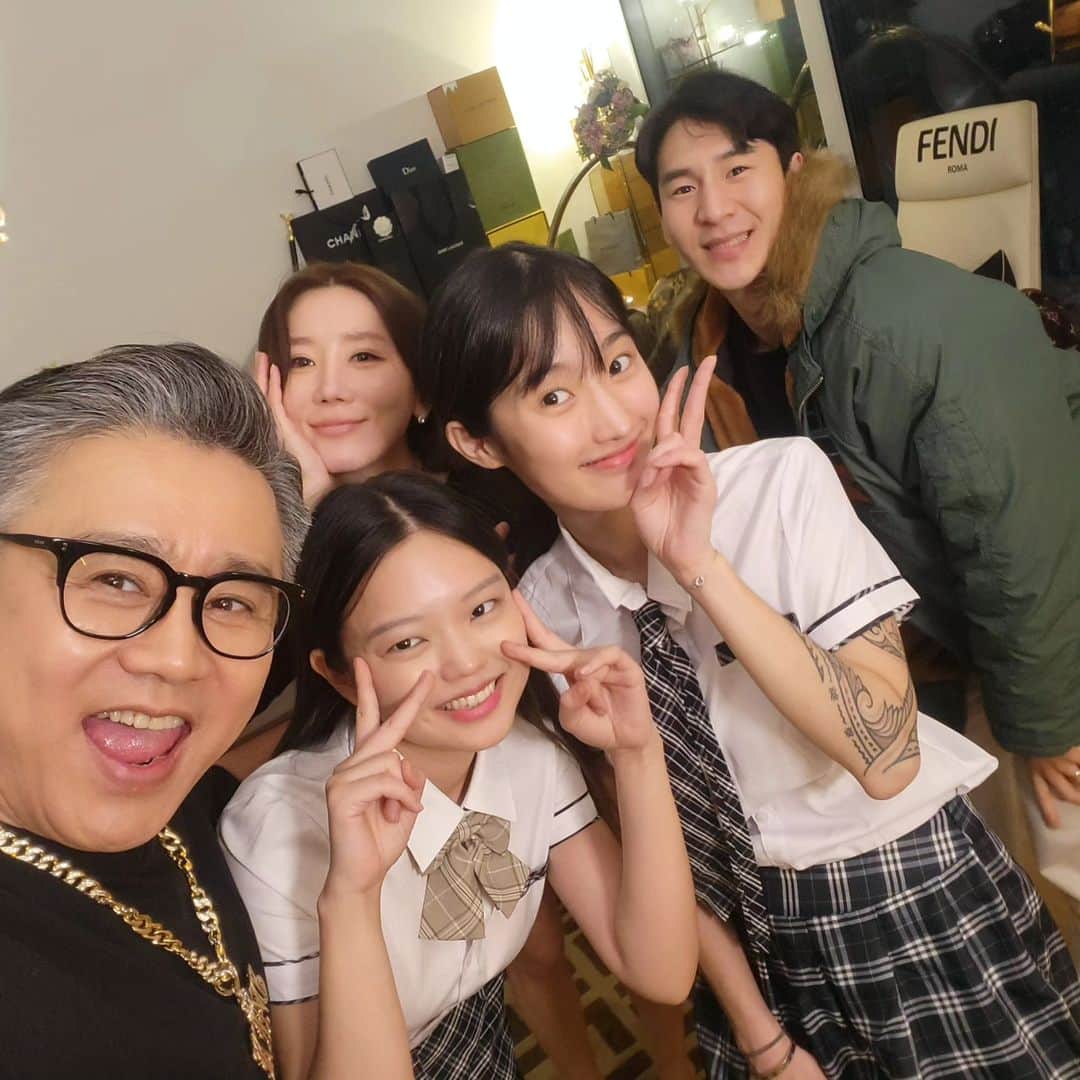 のインスタグラム：「색다른 모임 ^^ 잠시지만 즐겁고 많이 배움^^ @pinkgabong  @idolnation_  @ino.city  @eodyd188」