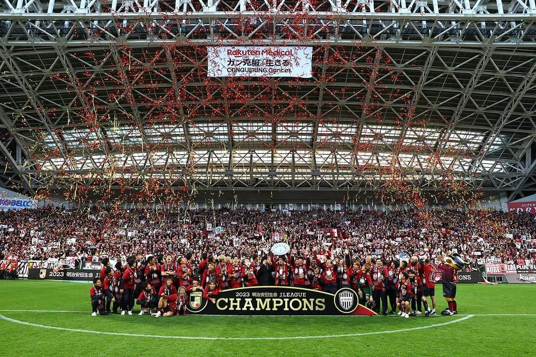 齊藤未月さんのインスタグラム写真 - (齊藤未月Instagram)「. LEAGUE CHAMPIONS 🏆  ヴィッセル神戸に関わる全ての人の力で掴んだ優勝。  より強く、逞しく目指すものを掴みにいきましょう。  まだまだこっから！！！  #visselkobe  #一致団結 #楽天モバイル #16」11月26日 12時30分 - mitsukisaito