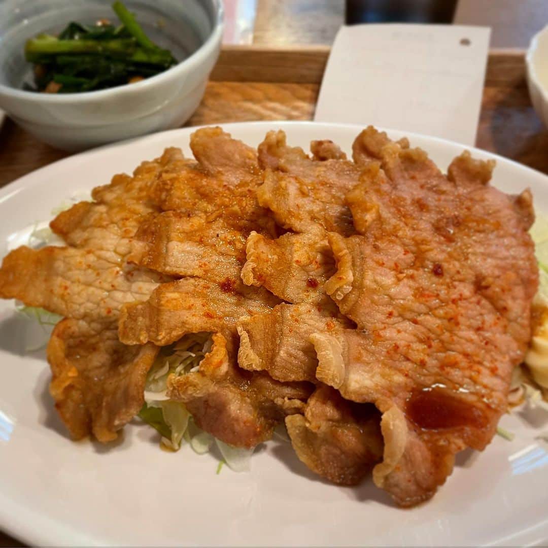 木村ひさしさんのインスタグラム写真 - (木村ひさしInstagram)「最高のおっさんの昼ごはん。 よねやまのぶたやき　ぶたやき四枚＋ニラキムチ納豆 久々にノーマル！美味い！ #最高のおっさんの肉 #よねやまのぶたやき #髙田馬場ごはん」11月26日 12時22分 - kimura.hisashi
