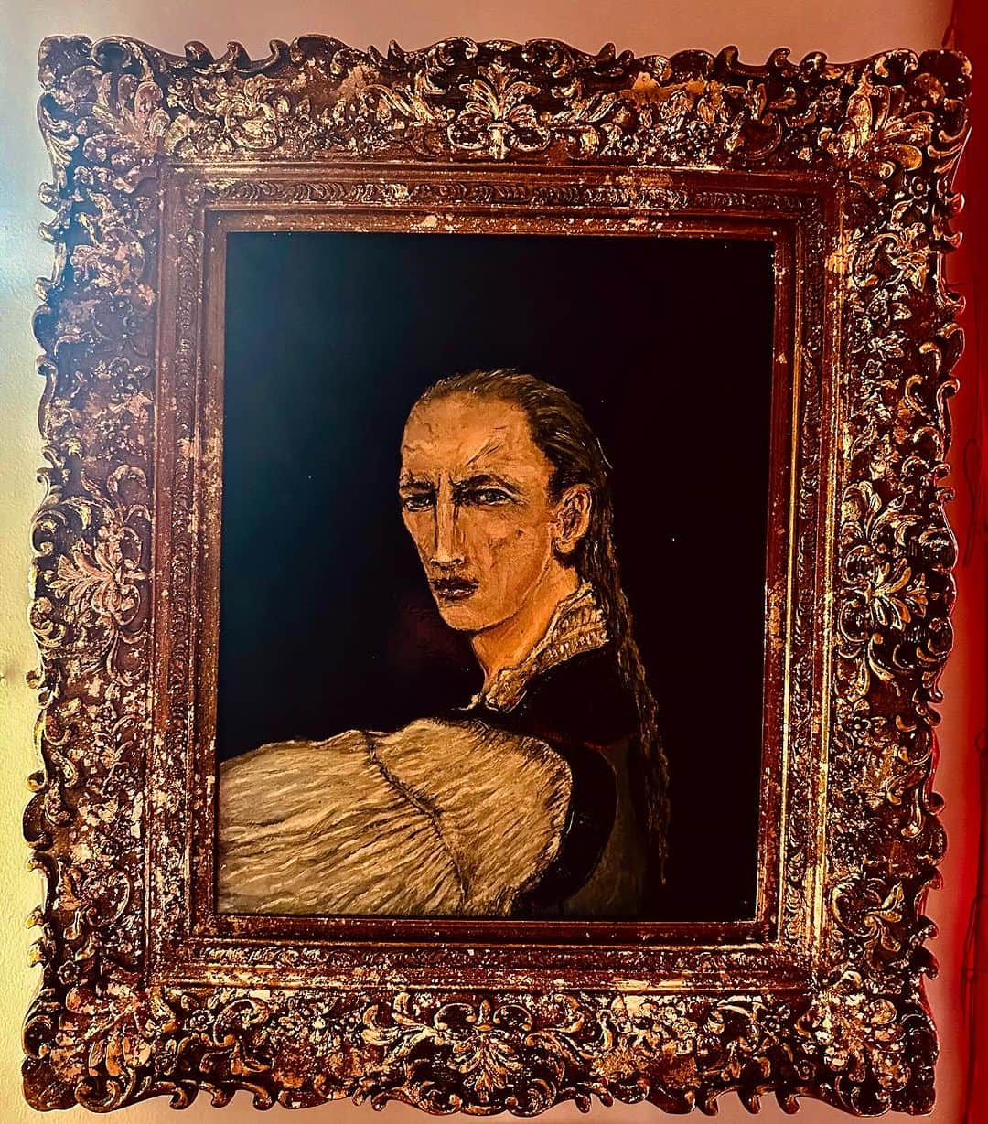 JULIEN D'YSのインスタグラム：「Love my new gold frame #autoportrait ..Brittany costume painted during covid period #newyork november25.2023」
