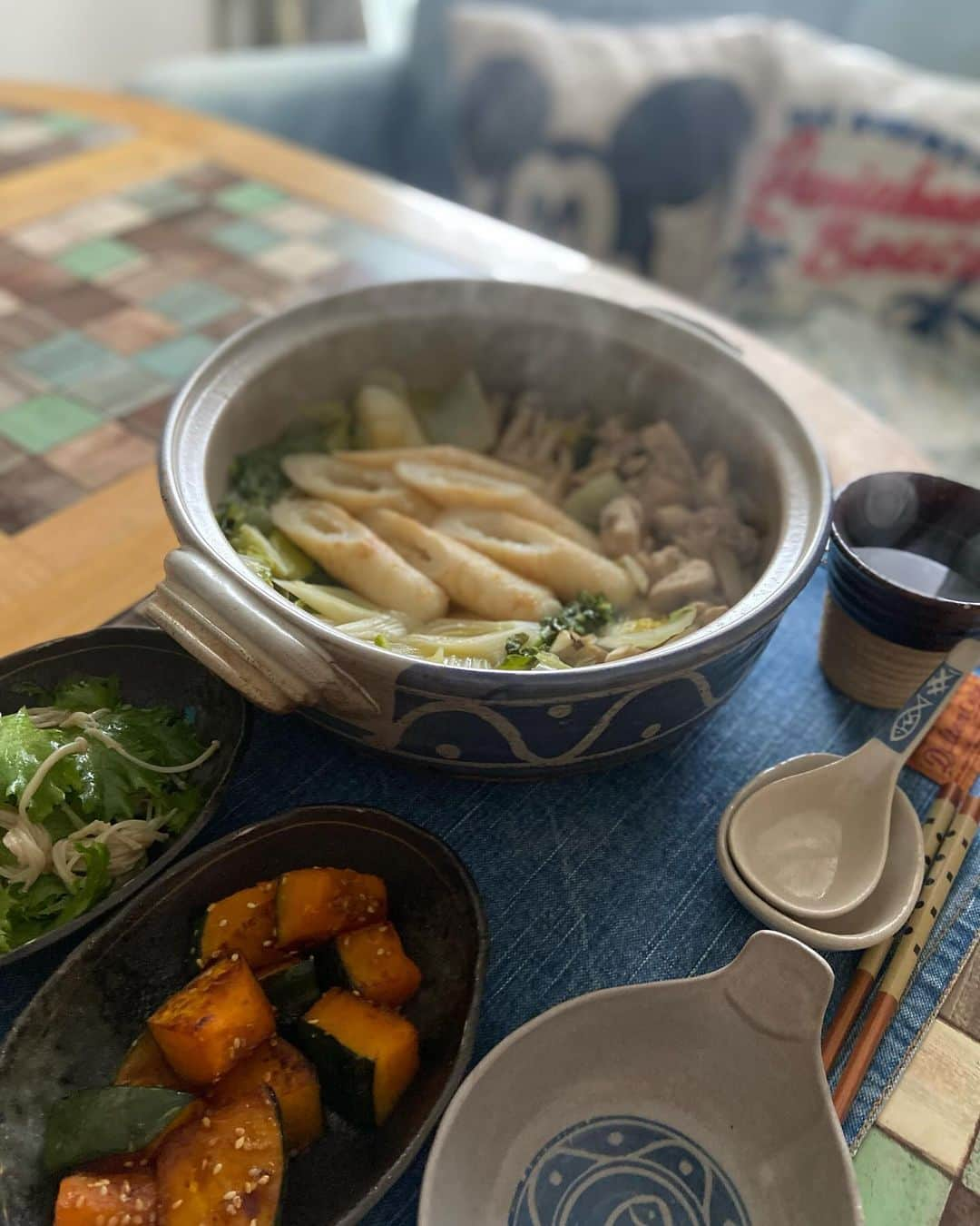 lalapinkさんのインスタグラム写真 - (lalapinkInstagram)「お昼ごはん🍲 ⭐︎秋田名物！きりたんぽ鍋 ⭐︎揚げない大学かぼちゃ　 ⭐︎レタスとえのきの和風ナムル  急に寒くて、お昼から鍋にしました🍲 きりたんぽ鍋初めて。ごぼうがいい味出してます🤤  #きりたんぽ鍋 #秋田名物 #大学かぼちゃ #ナムル #あったか鍋 #お昼ごはん #お昼ご飯 #ランチ #鍋料理 #おうちごはん #おうちご飯 #oisix #ちゃんとoisix   @oisix」11月26日 12時28分 - lalapink