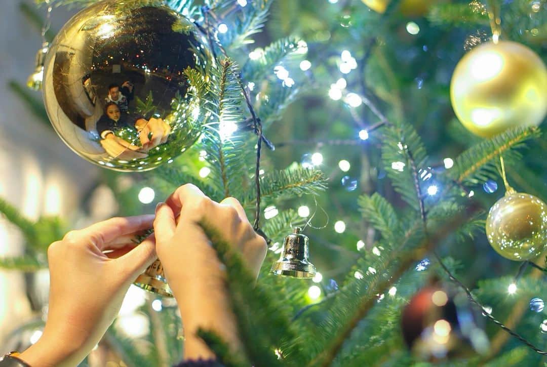 覚王山ル・アンジェ教会さんのインスタグラム写真 - (覚王山ル・アンジェ教会Instagram)「【お願いベルについて】  12/1〜12/24までの期間限定で、ベルにお願いごとを書いてモミの木に飾り付けをしていただけます🔔🎄 〈平日16時半〜18時半限定〉  また12/24にはクリスマス特別礼拝も開催され、皆様に書いていただいたお願いごとが叶うようにと、牧師のエリック先生よりお祈りをしていただきます♡ こちらもぜひご参加くださいませ。  #覚王山ルアンジェ教会 #TAKAMIBRIDAL #タカミブライダル #ルアンジェ教会 #ルアンジェ花嫁 #イルミネーション #クリスマスツリー  #クリスマスデート」11月26日 12時47分 - kakuozan_anges