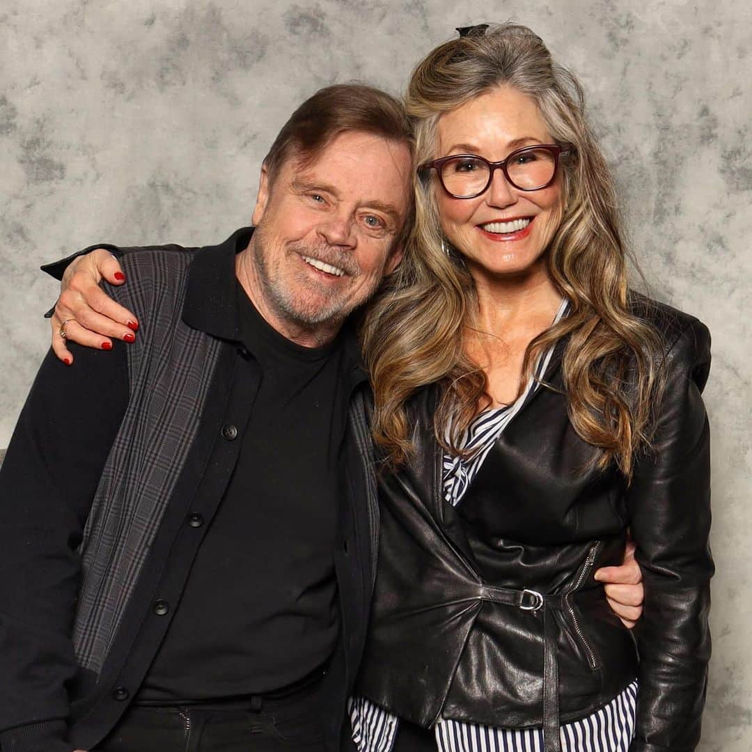 メアリー・マクドネルのインスタグラム：「Madeline and Arthur during happier times.   #thefallofthehouseofusher #fanexposf @flanaganfilm @netflix @thefallofhouseofusher @markhamill」