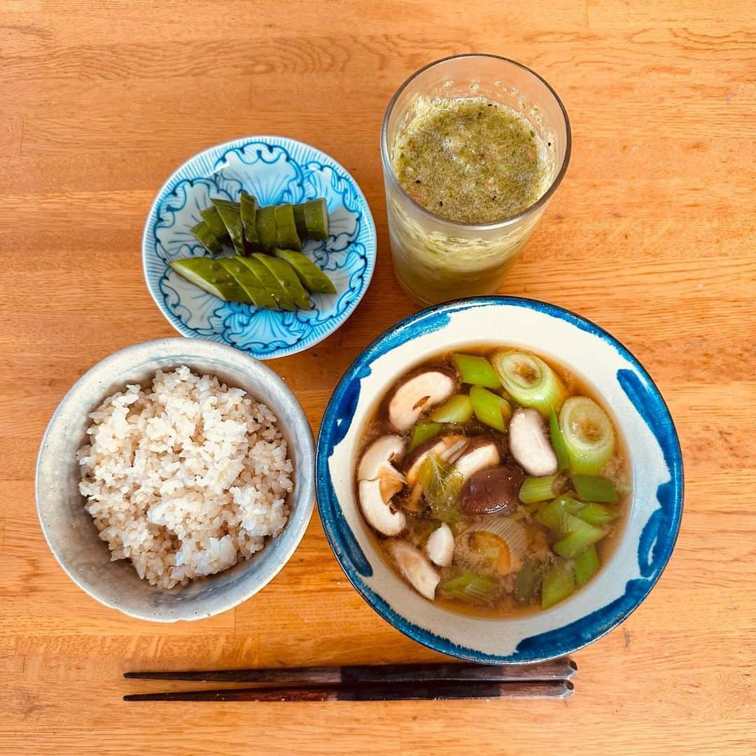 佐藤尚之さんのインスタグラム写真 - (佐藤尚之Instagram)「今週の一汁一菜。 地味だけど滋味ごはん。ぬか漬けも再開。 まだ基礎固めの時期だけど、野菜室と仲良くなれてきました。 #一汁一菜  #自炊生活」11月26日 12時43分 - satonao310