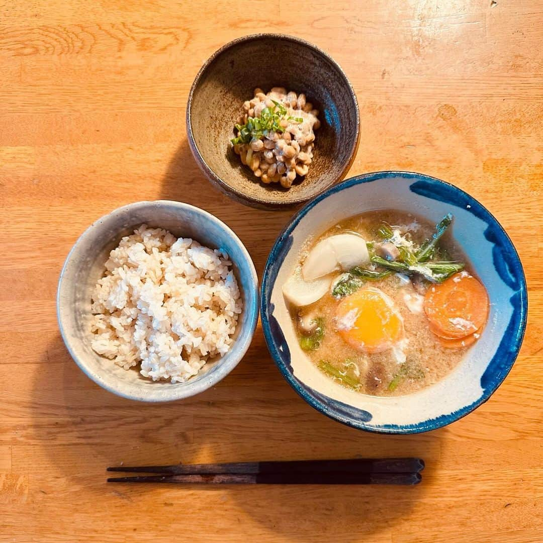 佐藤尚之さんのインスタグラム写真 - (佐藤尚之Instagram)「今週の一汁一菜。 地味だけど滋味ごはん。ぬか漬けも再開。 まだ基礎固めの時期だけど、野菜室と仲良くなれてきました。 #一汁一菜  #自炊生活」11月26日 12時43分 - satonao310