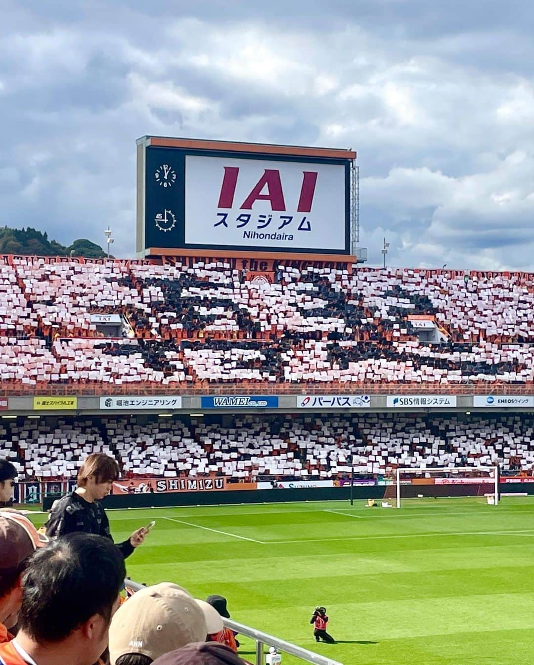 石川あんなさんのインスタグラム写真 - (石川あんなInstagram)「PO準決勝！vsモンテディオ山形⚽️  ギリギリまで仕事もあり行くかどうか悩んで 前日にチケット購入😼  珍しくスタグル買おうかな〜なんて 思いながら行ったけど行列に並ぶ力なかった🥹  無事引き分け！！！ 攻めて攻められてめっちゃ良いシュートしてるのになかなか1点が入らず😭何回か変な声出たよ🥹 そしてGKタクオさんめっちゃ素晴らしかった👏  アイスタで応援できて良かった！決勝勝つのみ！  反転コレオすごかった〜！！！ 山形の応援もすごかった〜！！！  #清水エスパルス #spulse #po #j2 #montedio」11月26日 12時51分 - anna_iskw